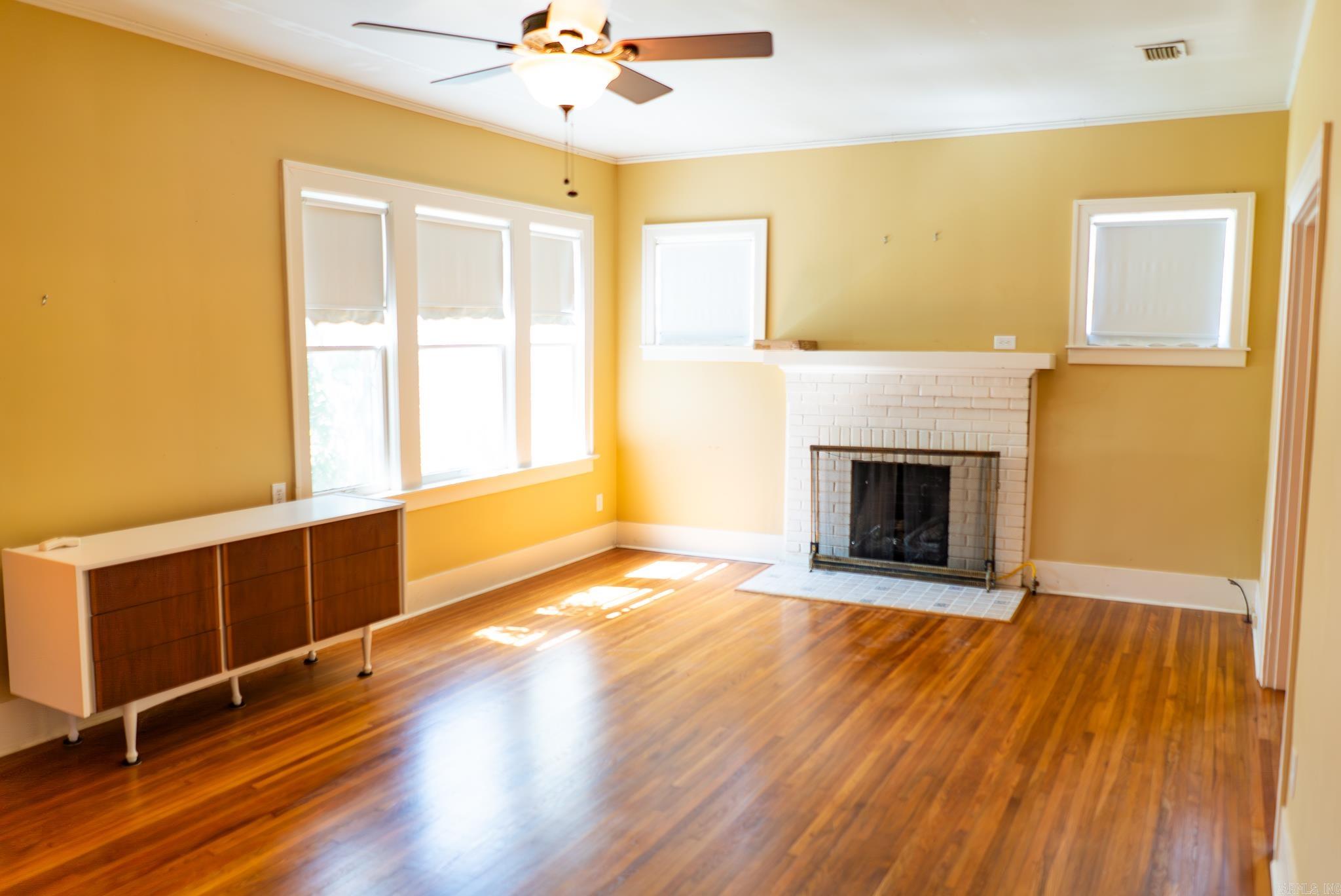 119 E College Street Property Photo 6