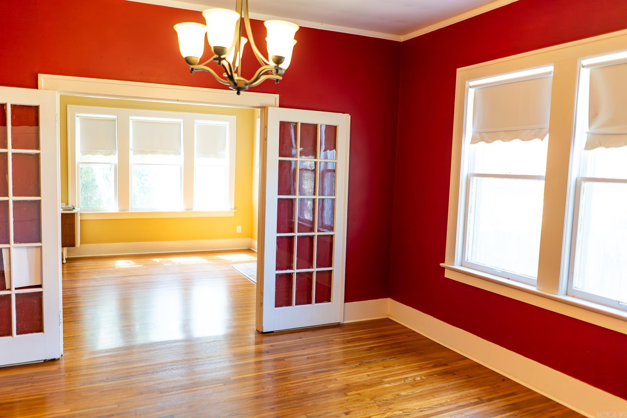 119 E College Street Property Photo 8