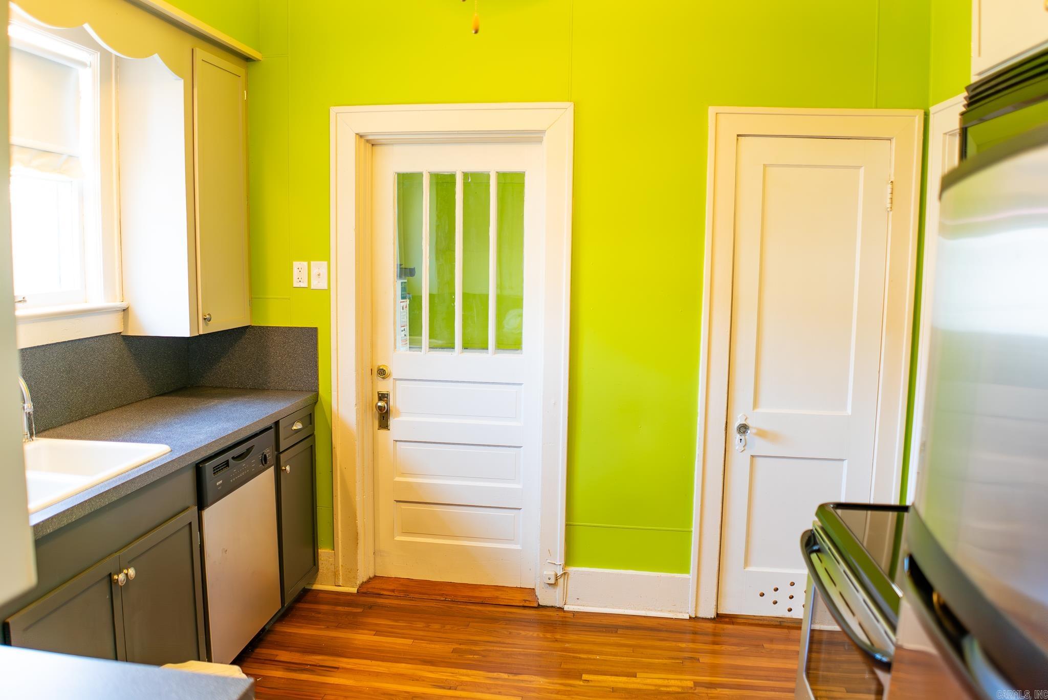 119 E College Street Property Photo 19