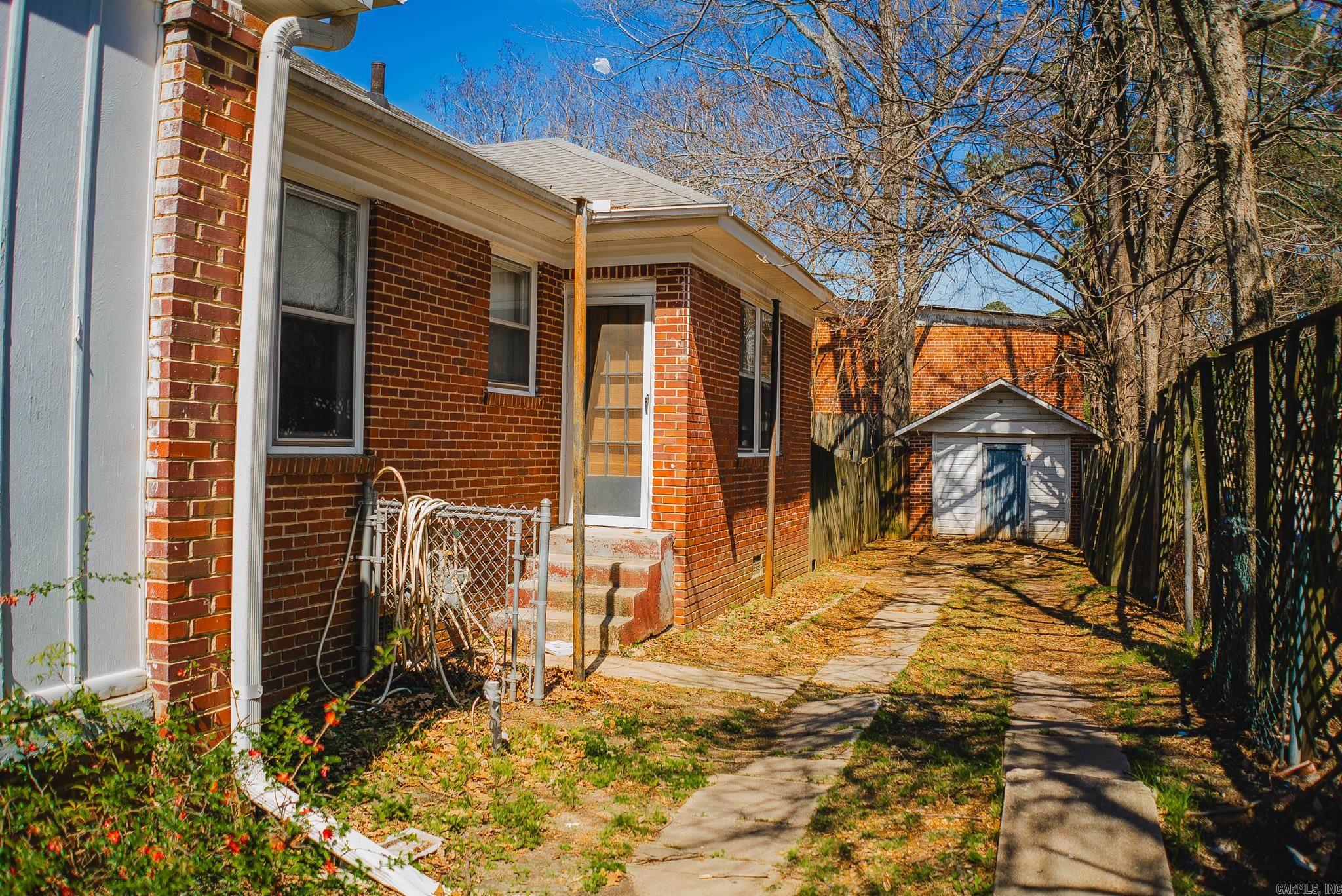 119 E College Street Property Photo 36