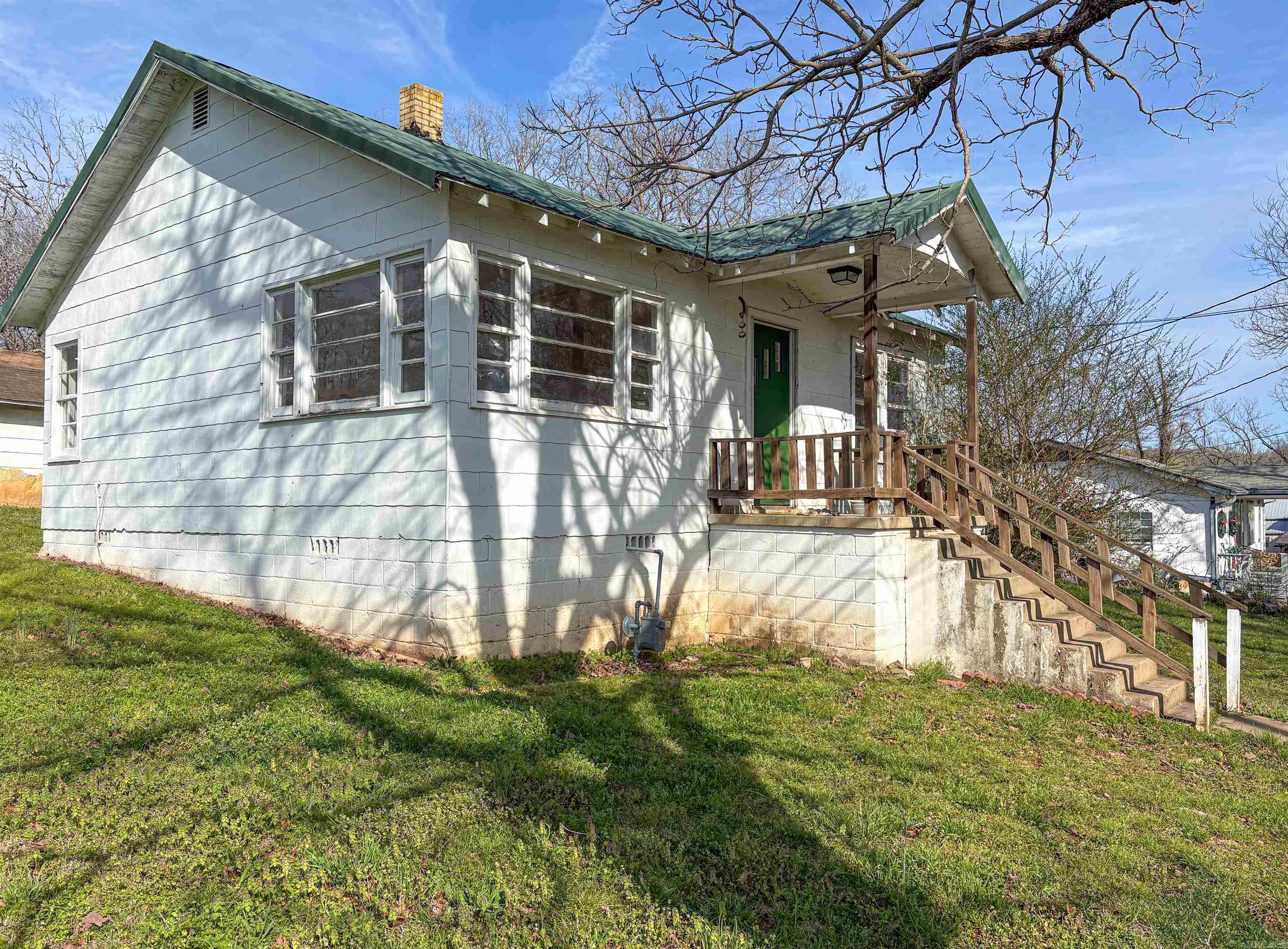 408 Estes Street Property Photo 2