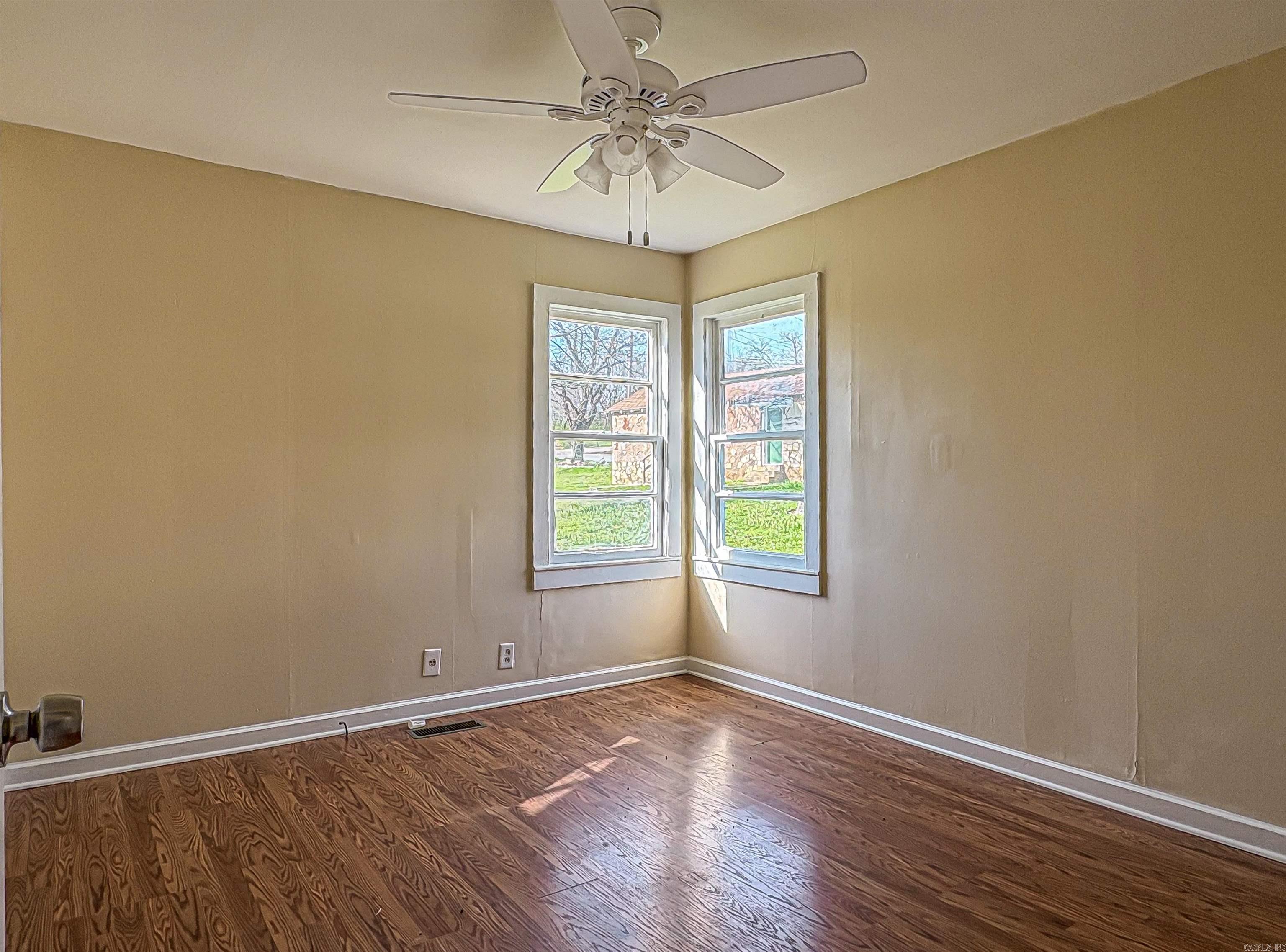 408 Estes Street Property Photo 18
