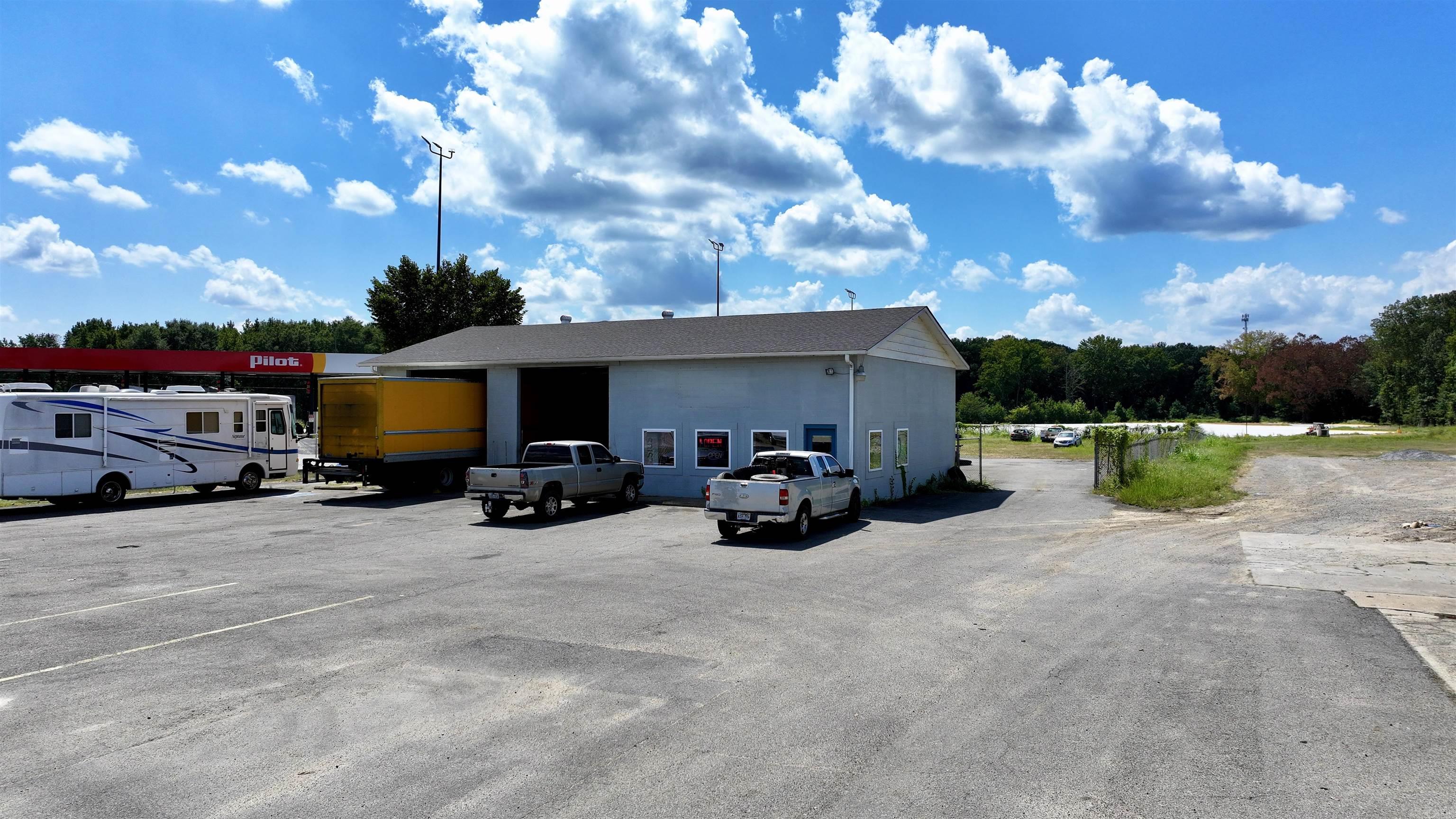 125 N 167 Highway Property Photo 2