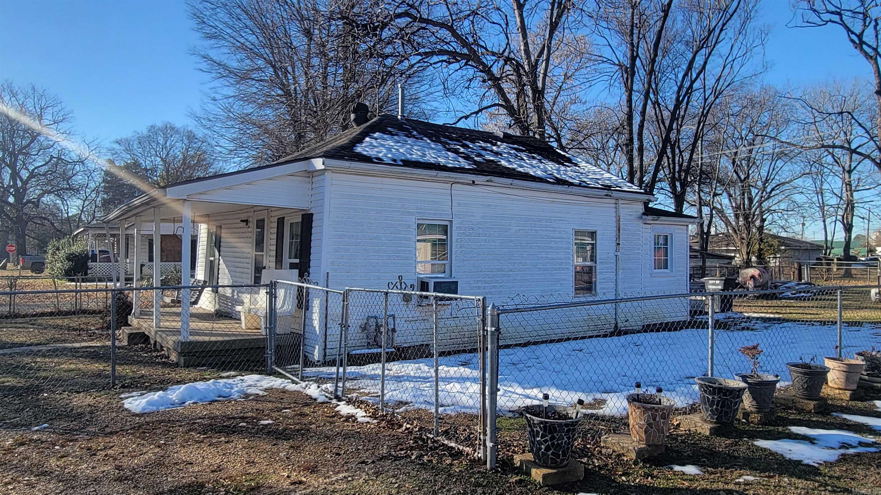 517 Smith Property Photo 2
