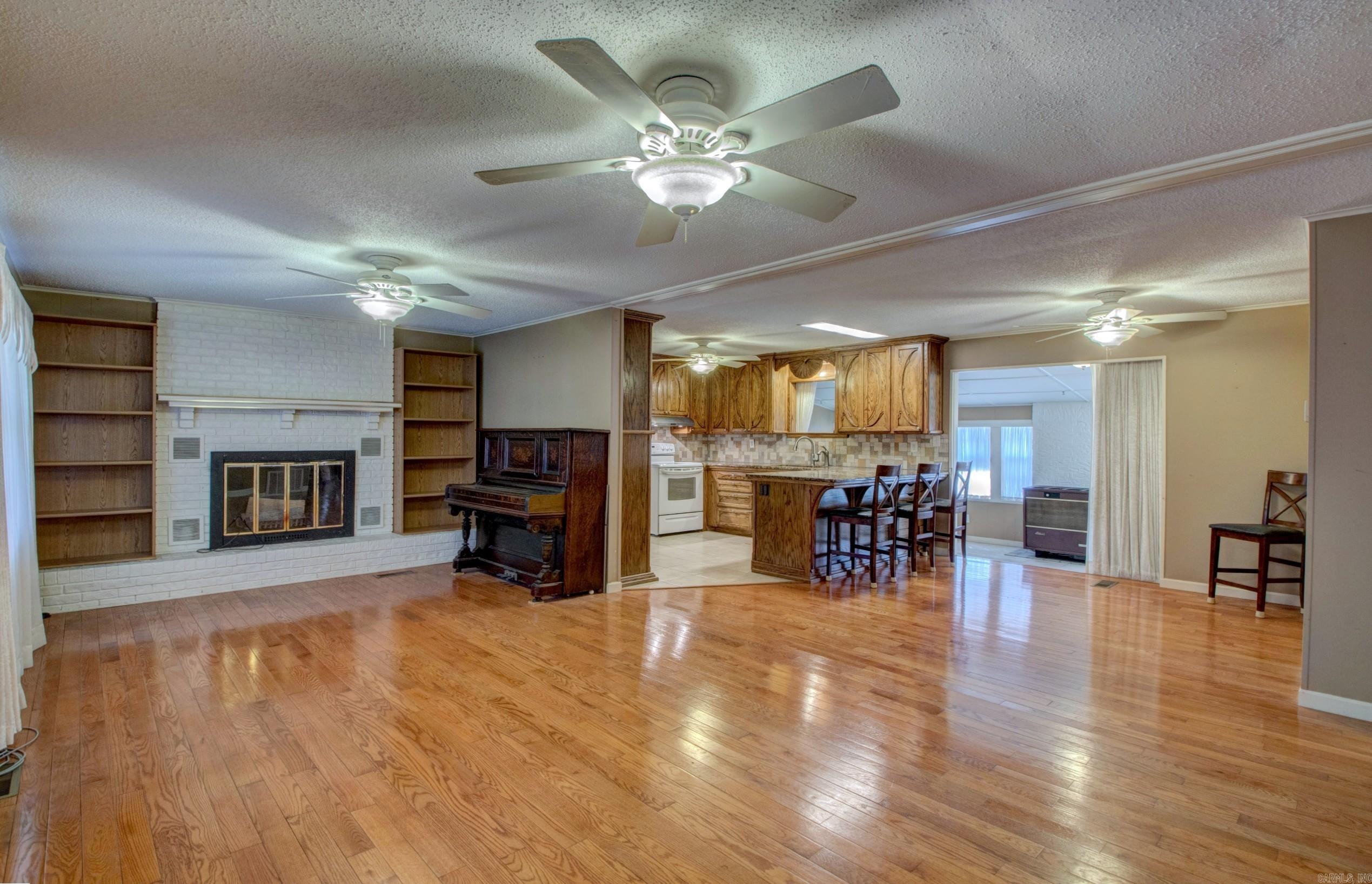 1401 E Colonel Glenn Road Property Photo 5