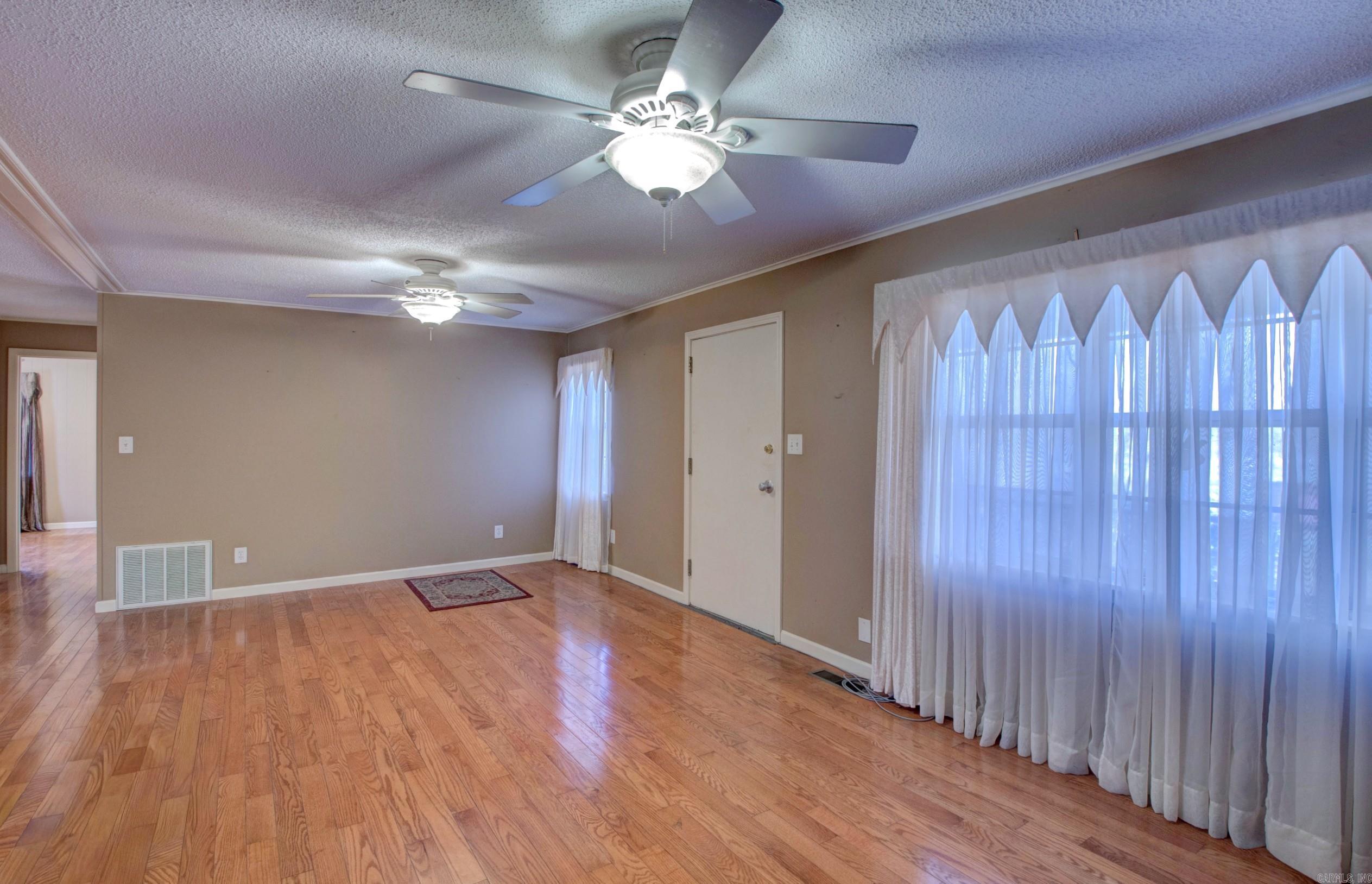 1401 E Colonel Glenn Road Property Photo 8
