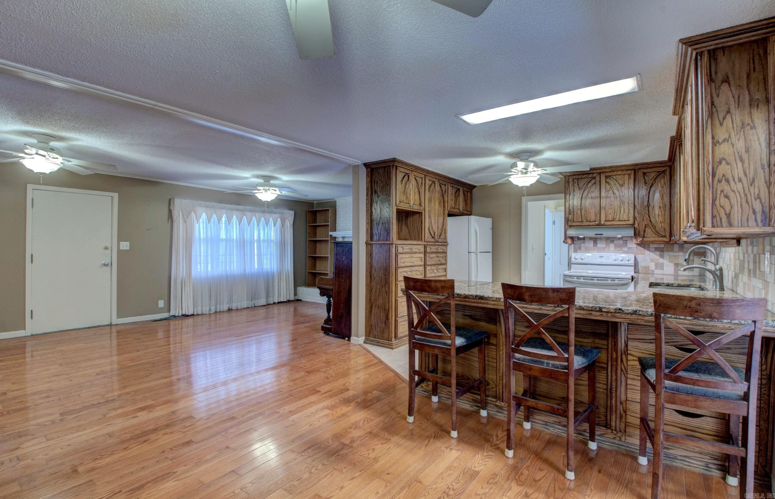 1401 E Colonel Glenn Road Property Photo 12