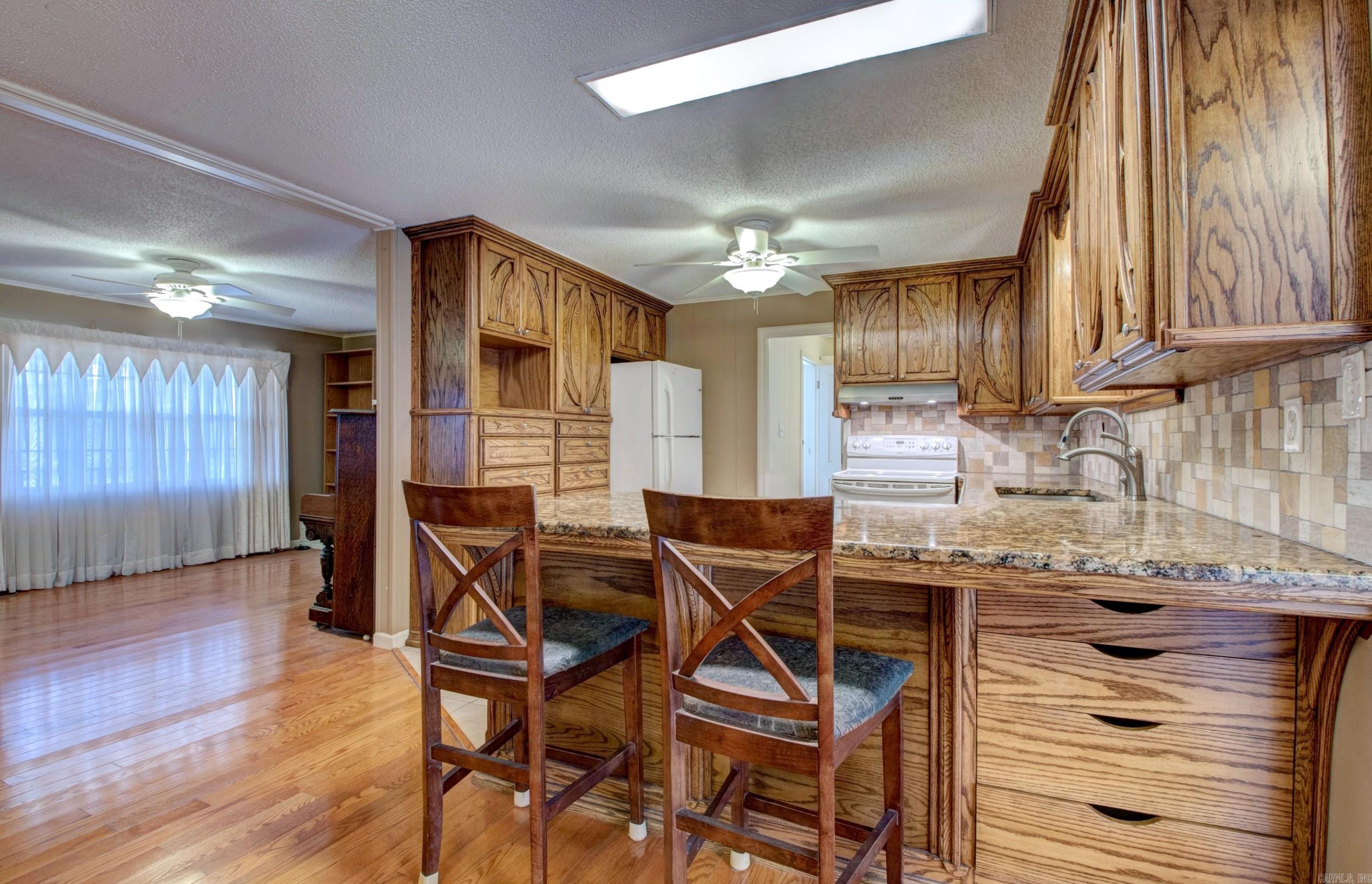 1401 E Colonel Glenn Road Property Photo 14