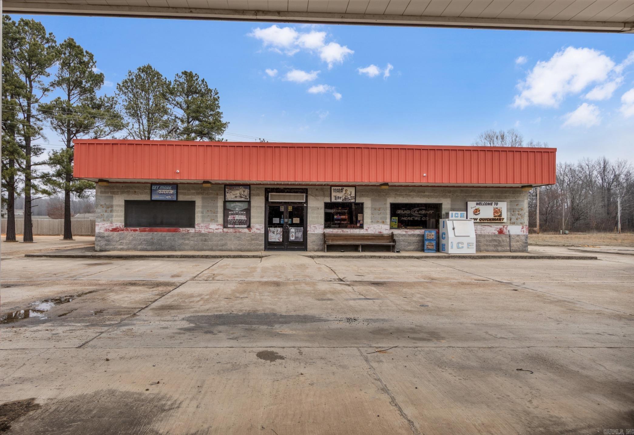 11002 Highway 135n Property Photo 1