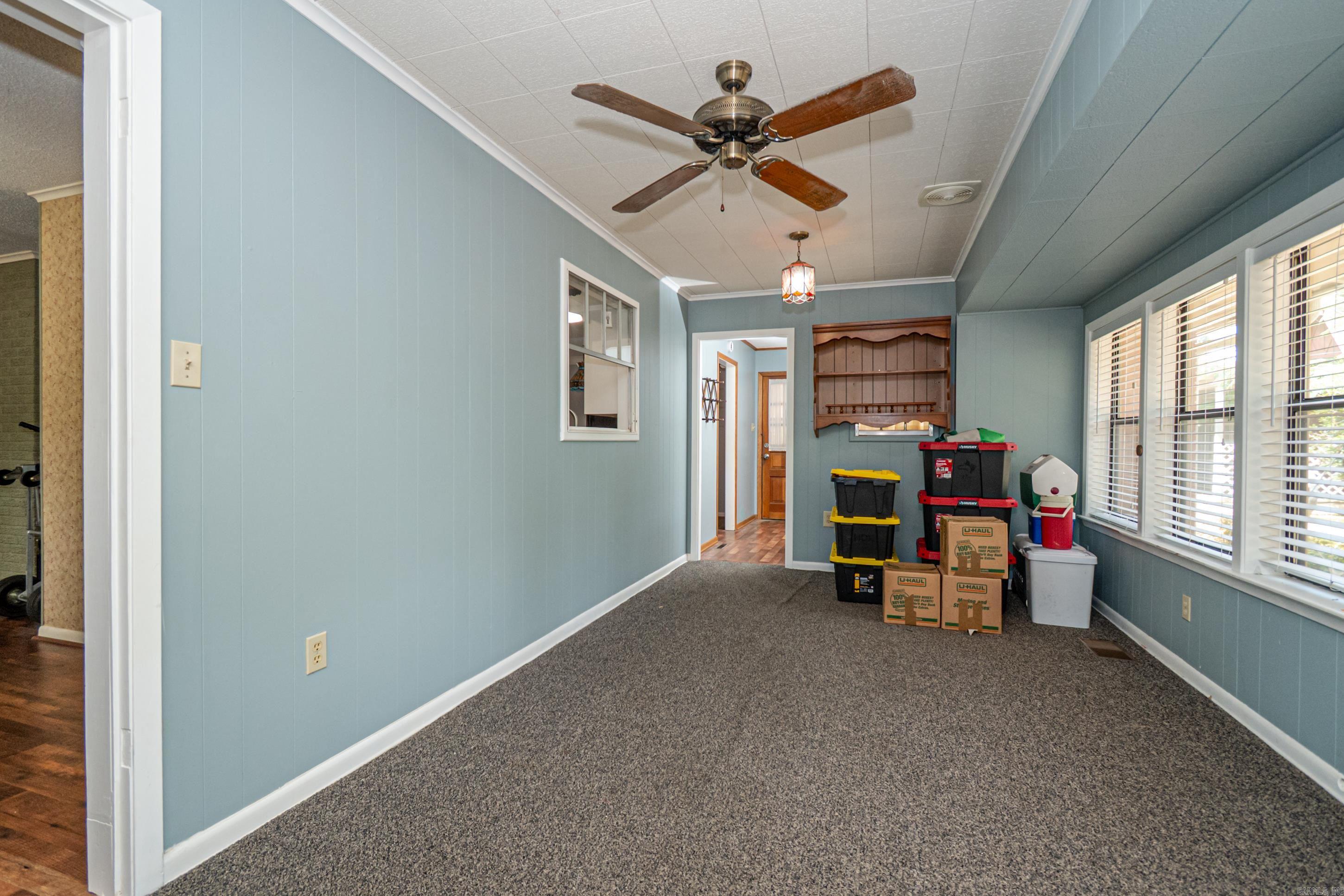 1616 W Oak St Property Photo 9