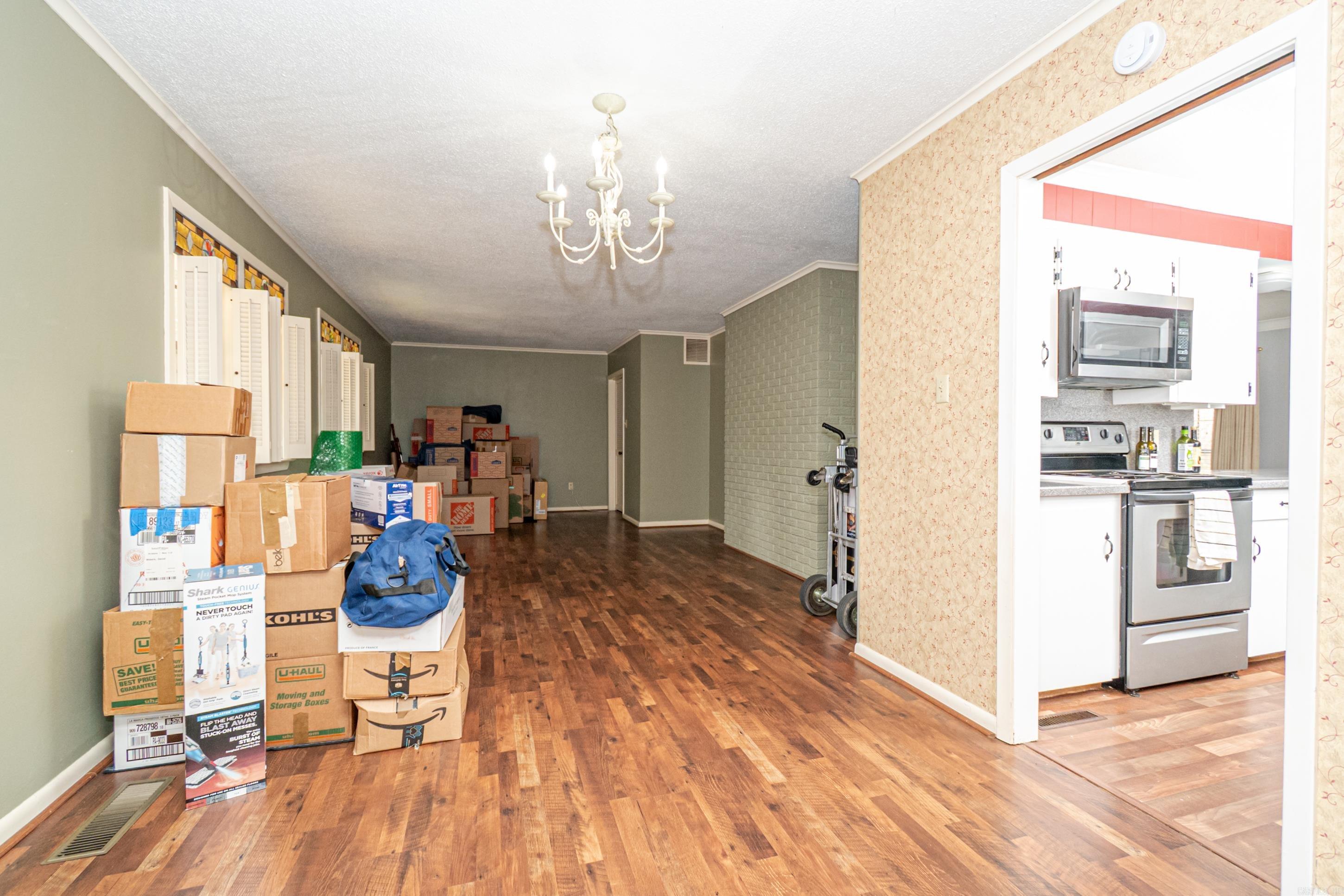 1616 W Oak St Property Photo 10