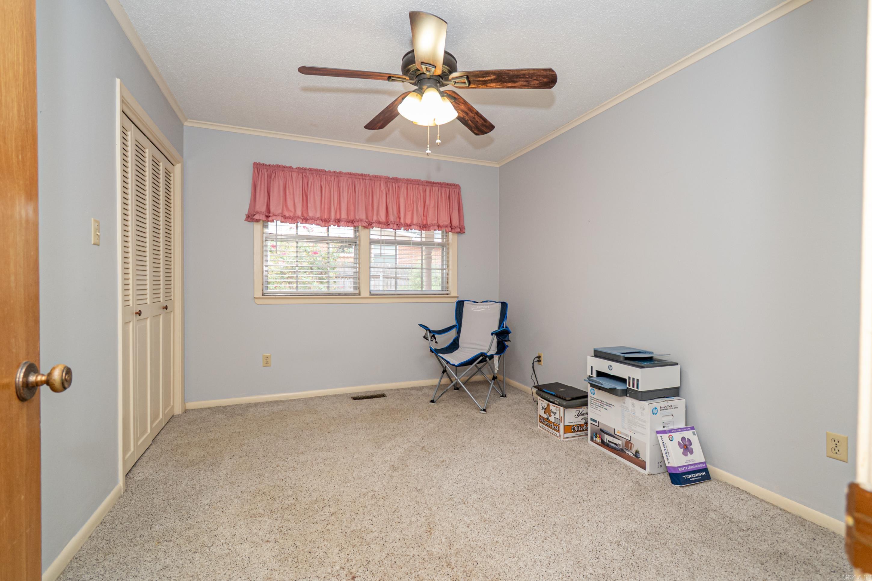 1616 W Oak St Property Photo 18
