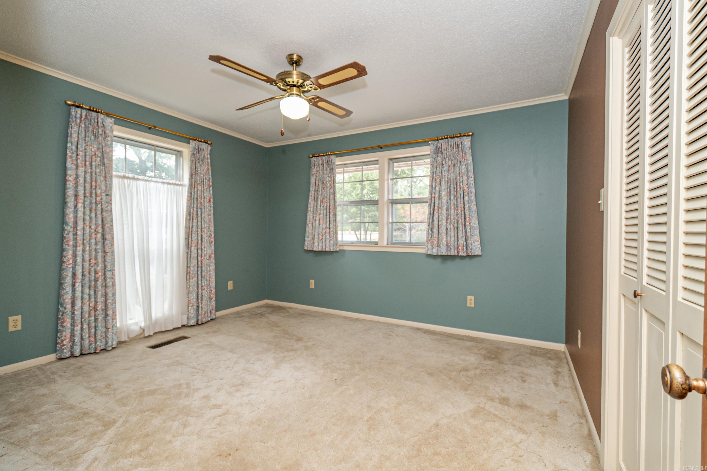 1616 W Oak St Property Photo 19