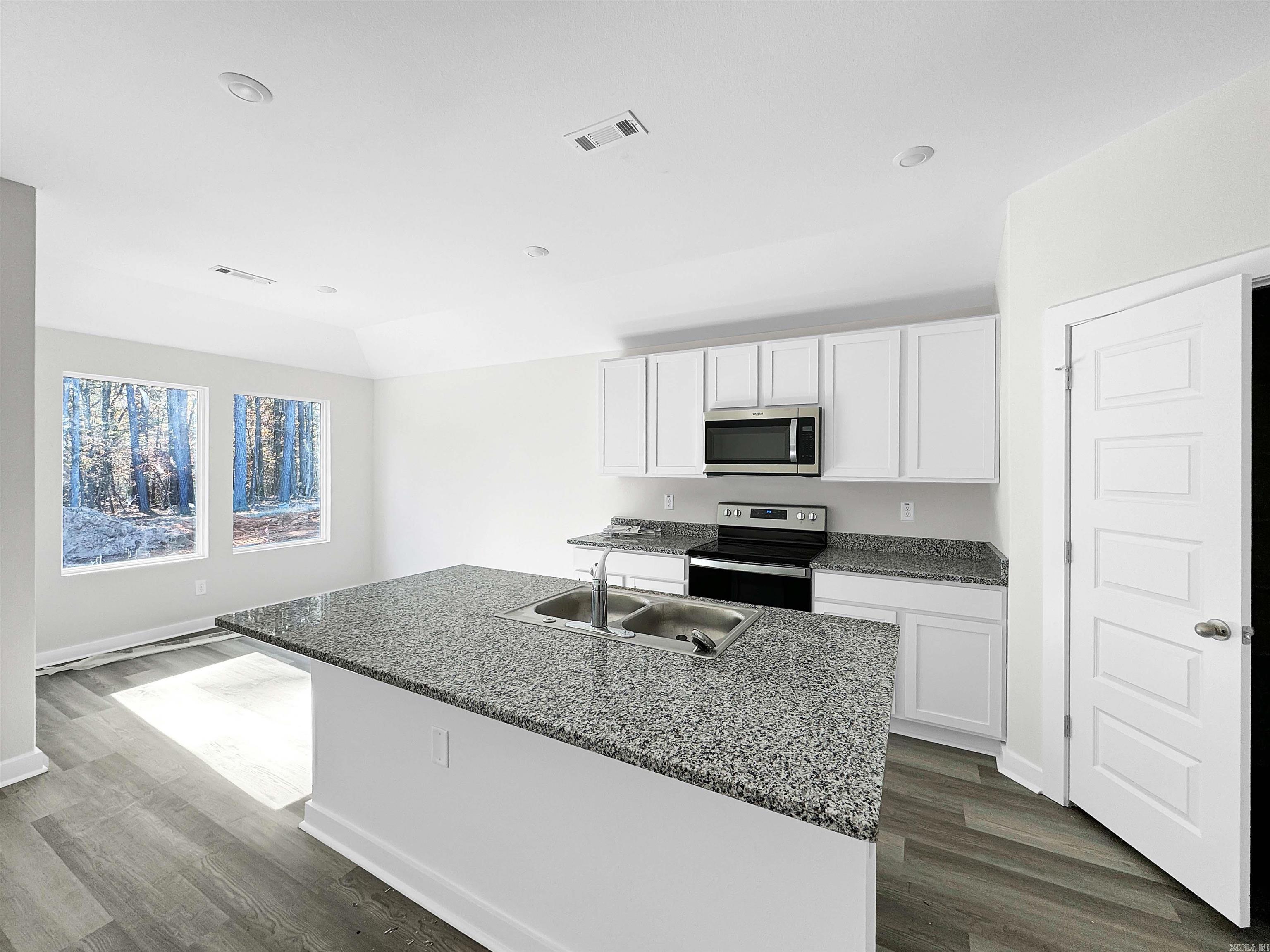 50 Wolfsbridge Loop Property Photo 3