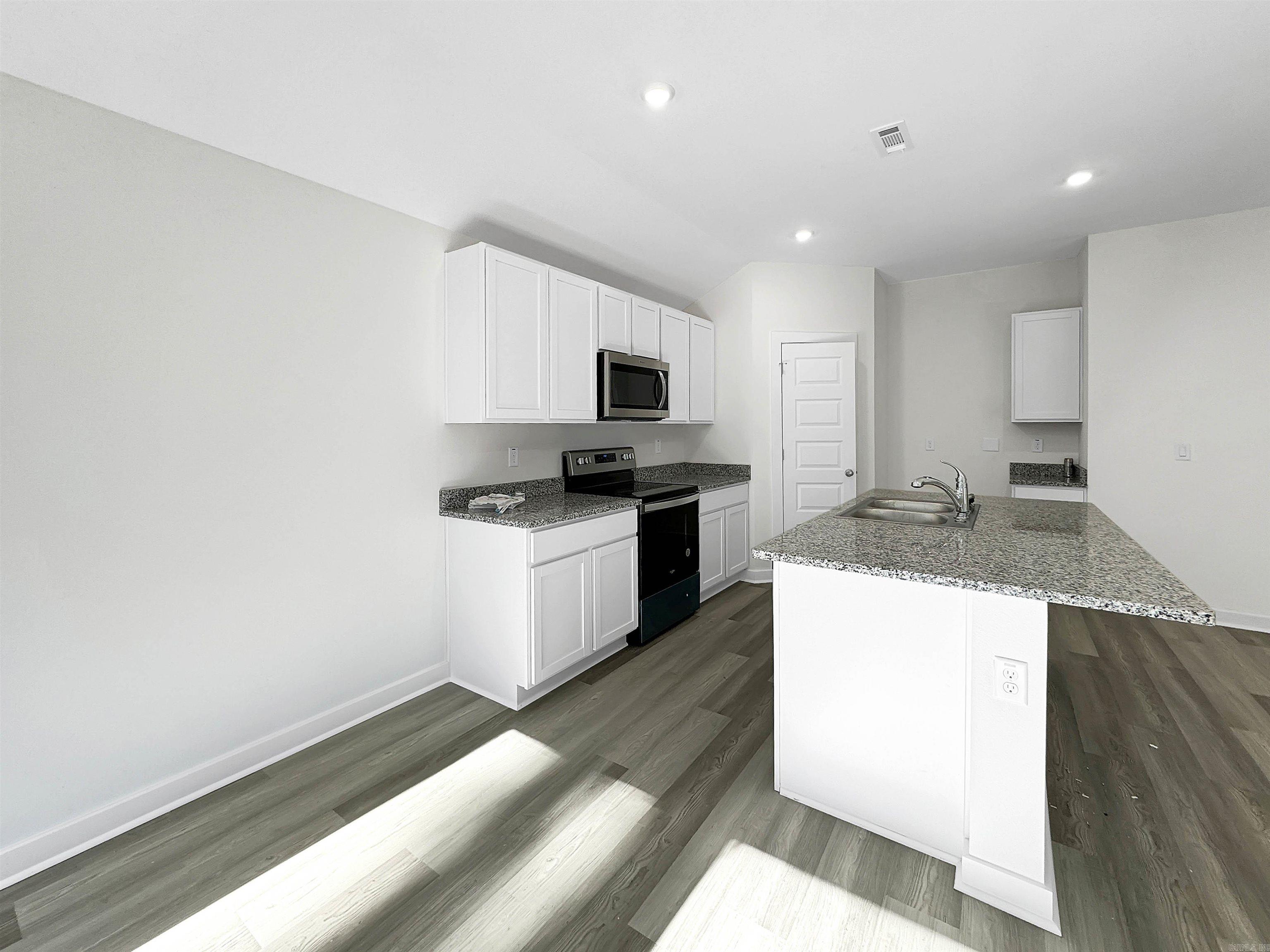 50 Wolfsbridge Loop Property Photo 4