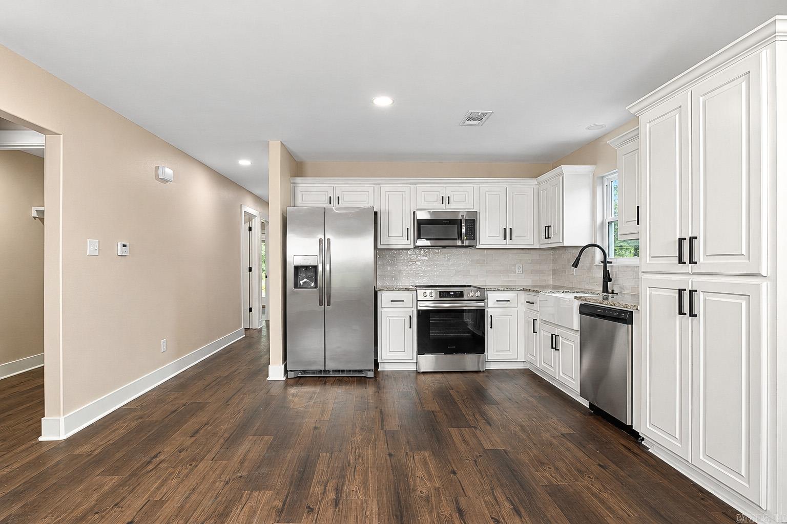 2702 S Belair Property Photo 5