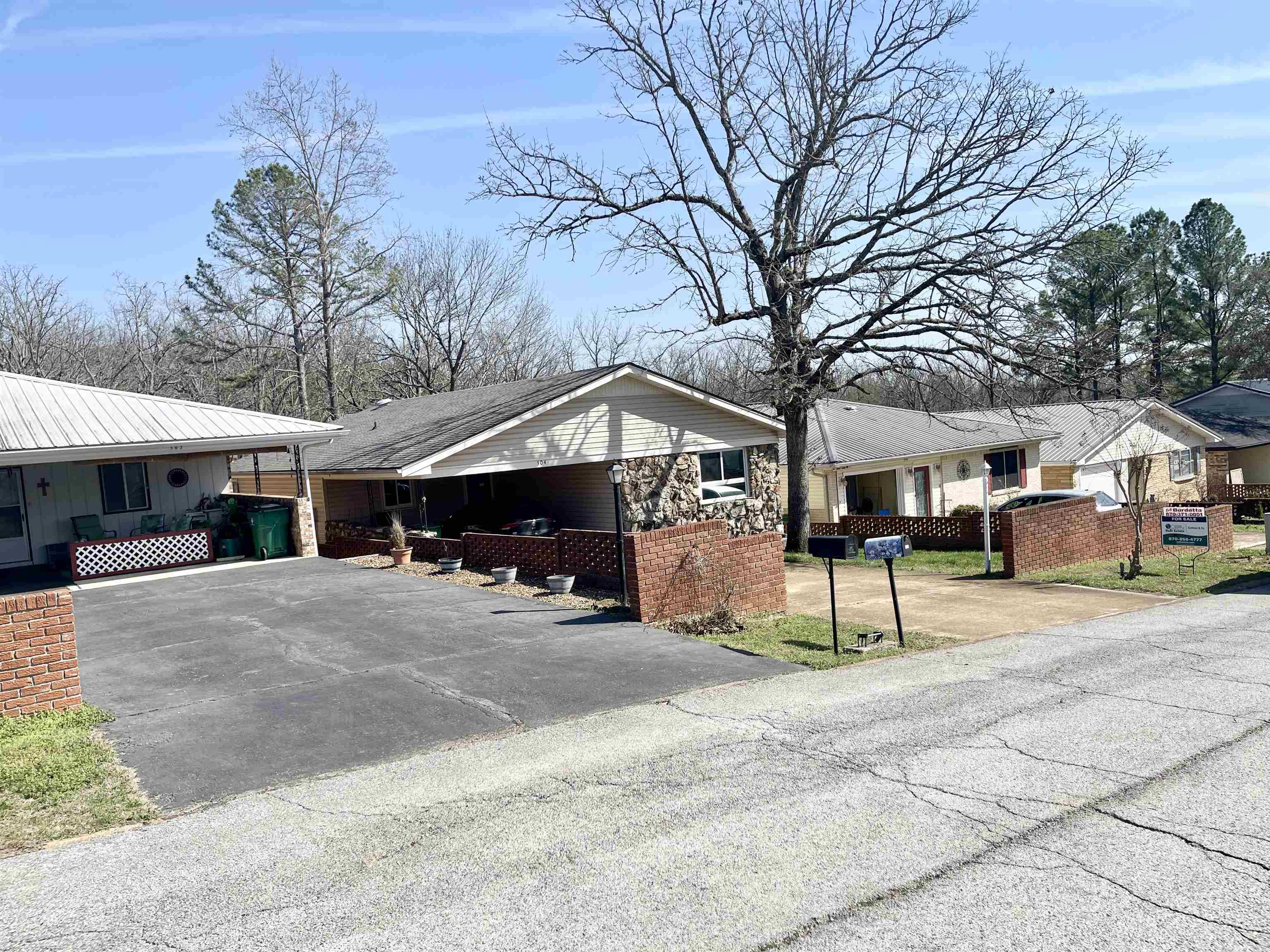 304 Parliament Drive Property Photo 2