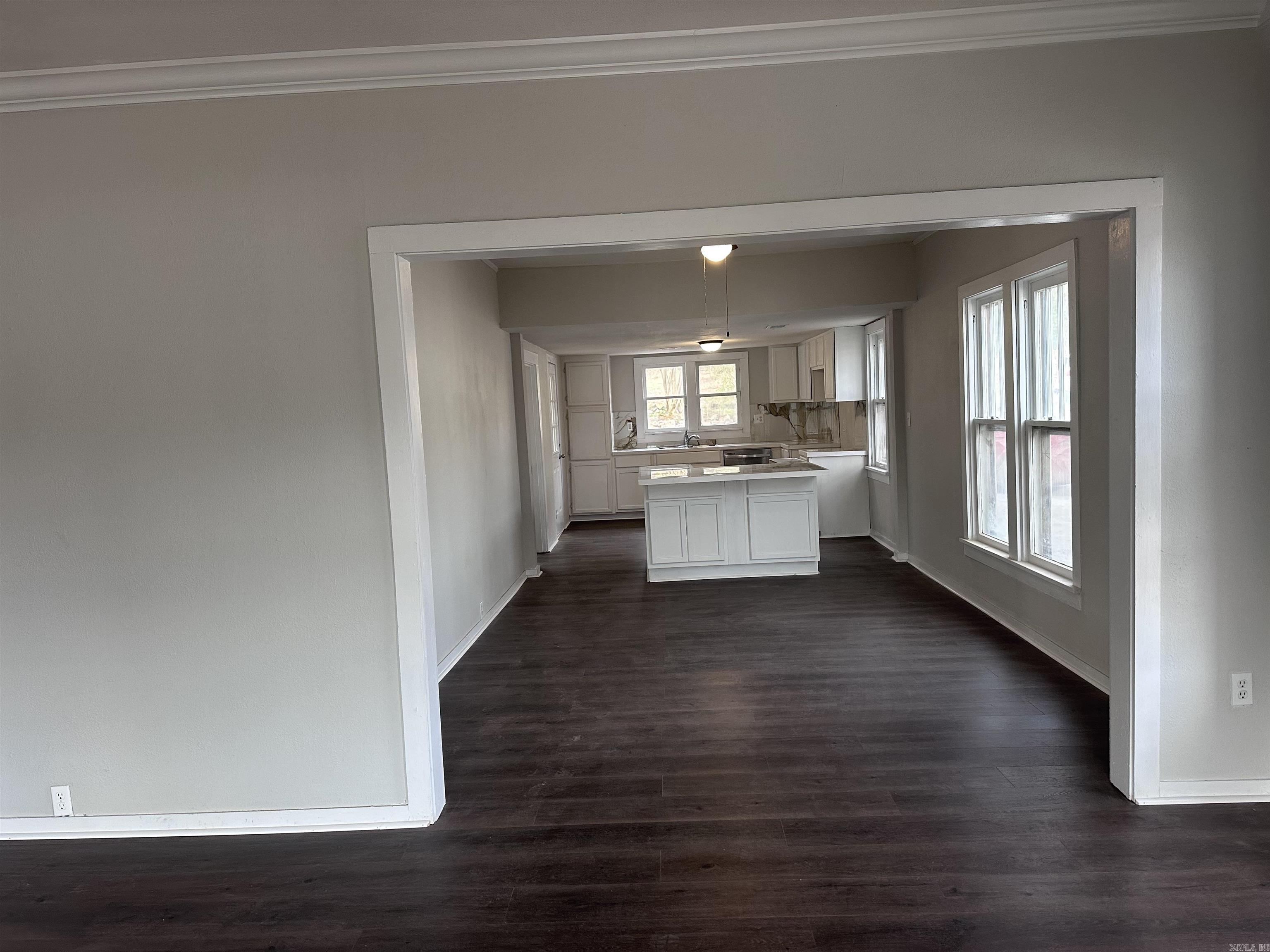 706 W Main Property Photo 5
