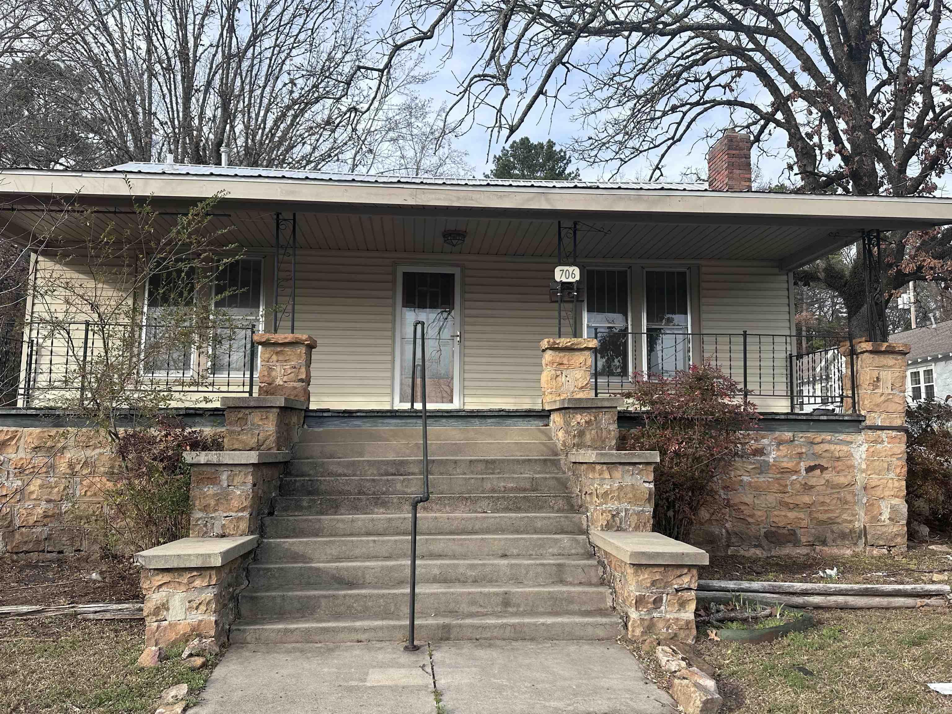 706 W Main Property Photo 16
