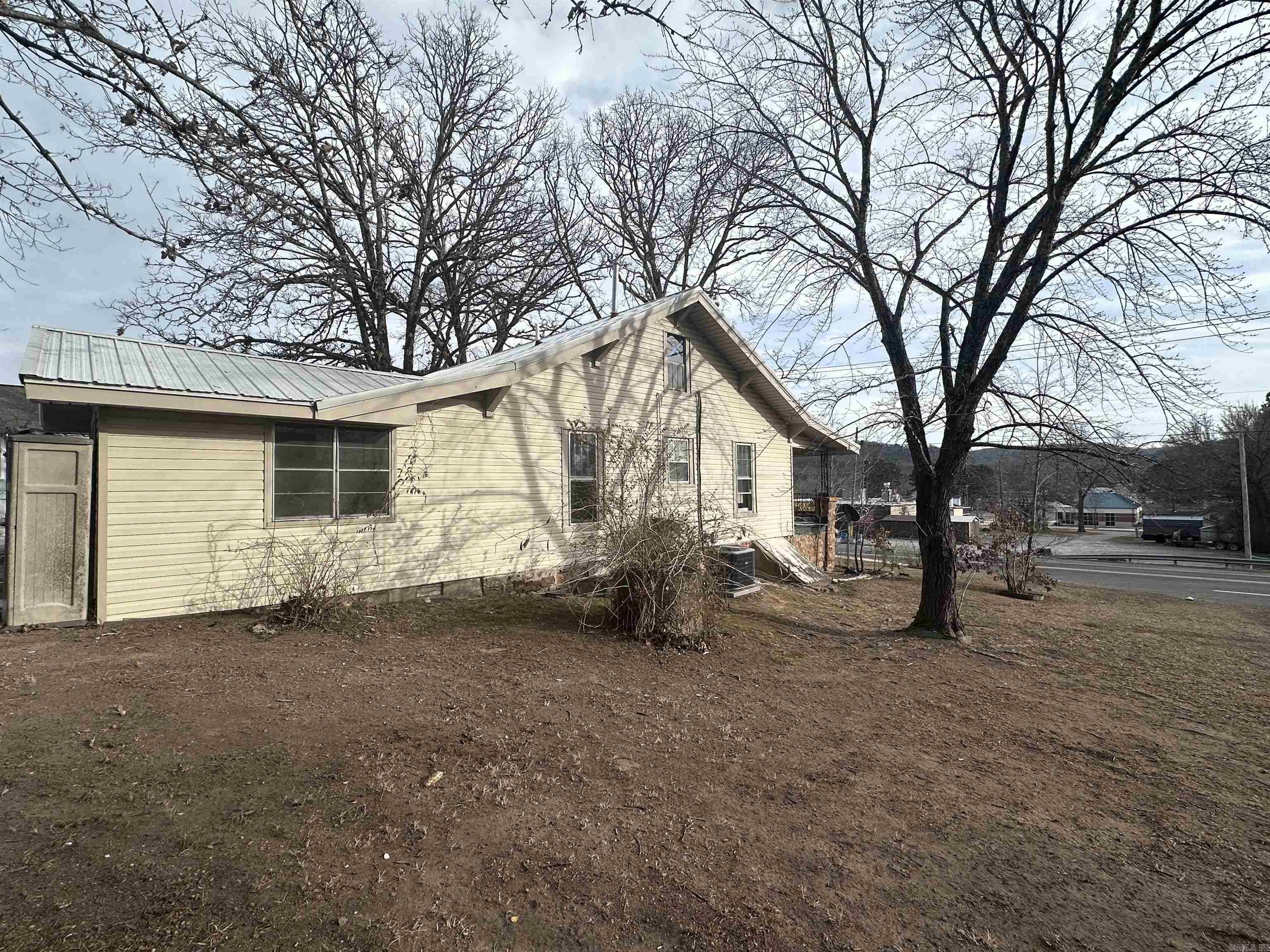 706 W Main Property Photo 18