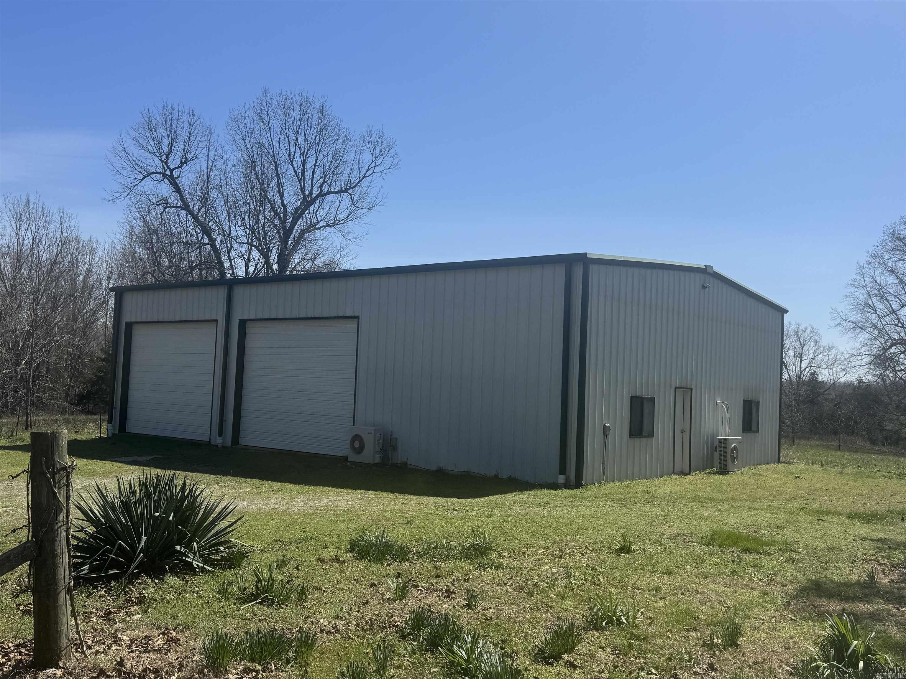 86 Center Circle Property Photo 1