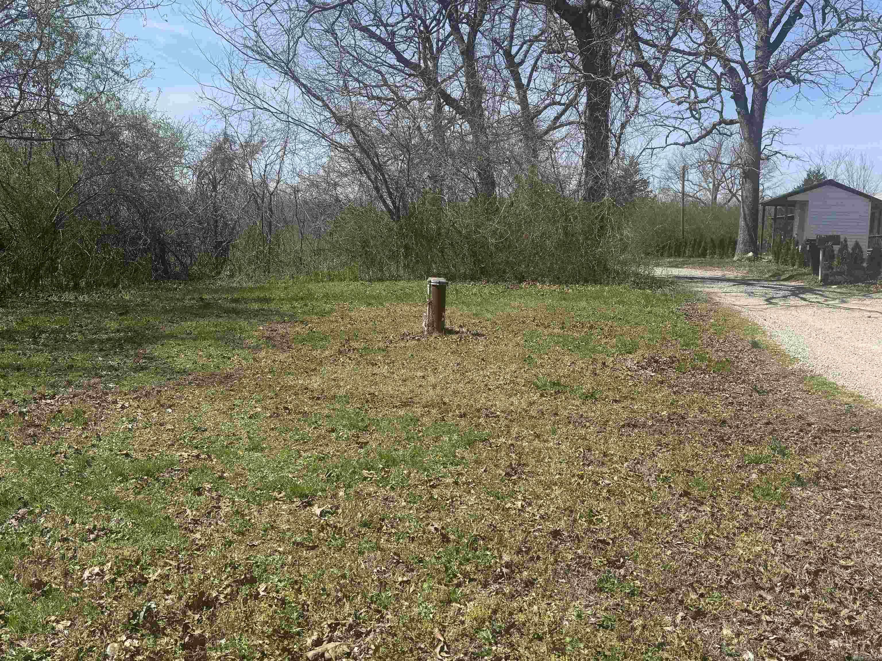 86 Center Circle Property Photo 2