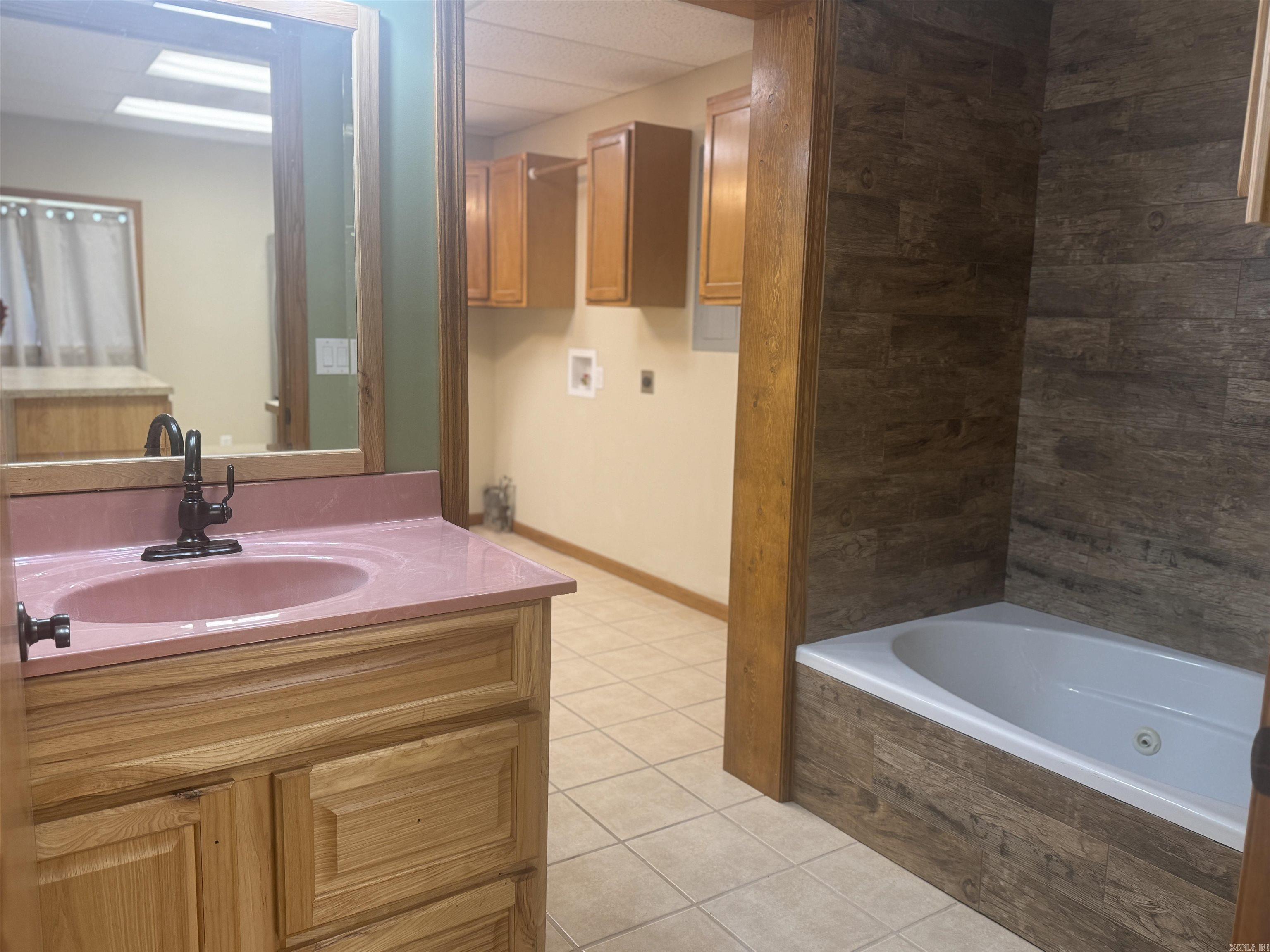 86 Center Circle Property Photo 18
