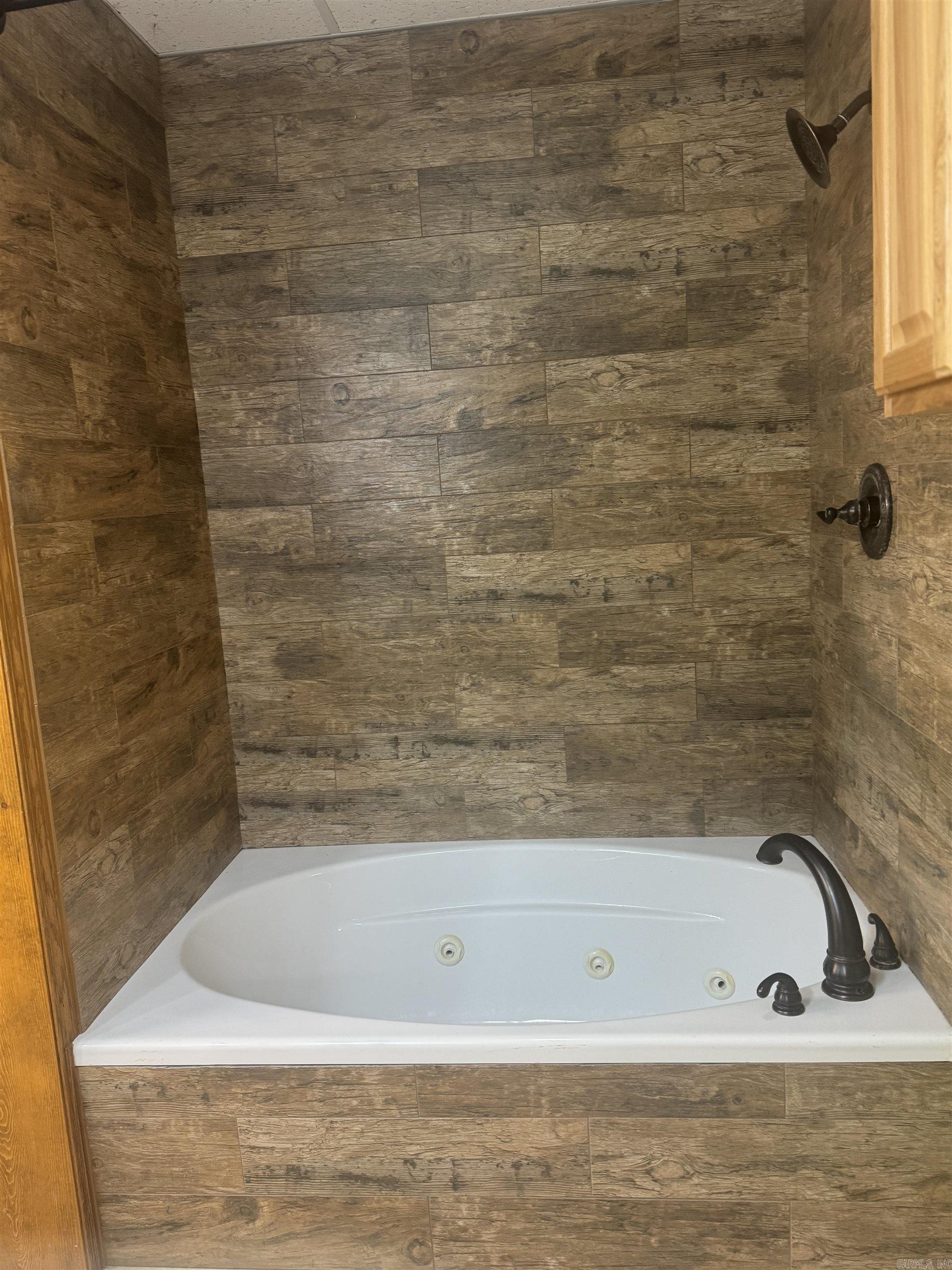 86 Center Circle Property Photo 19