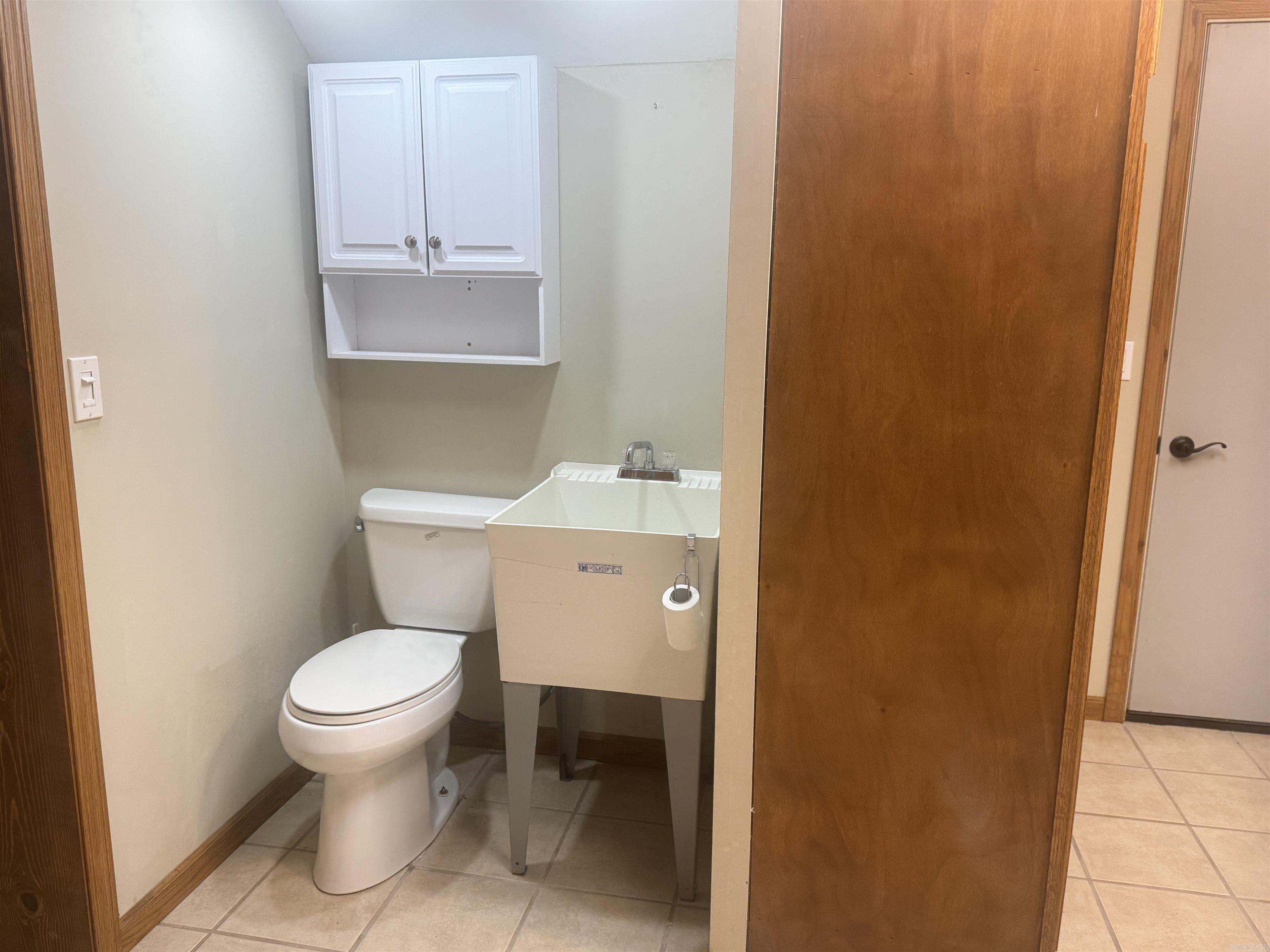 86 Center Circle Property Photo 21
