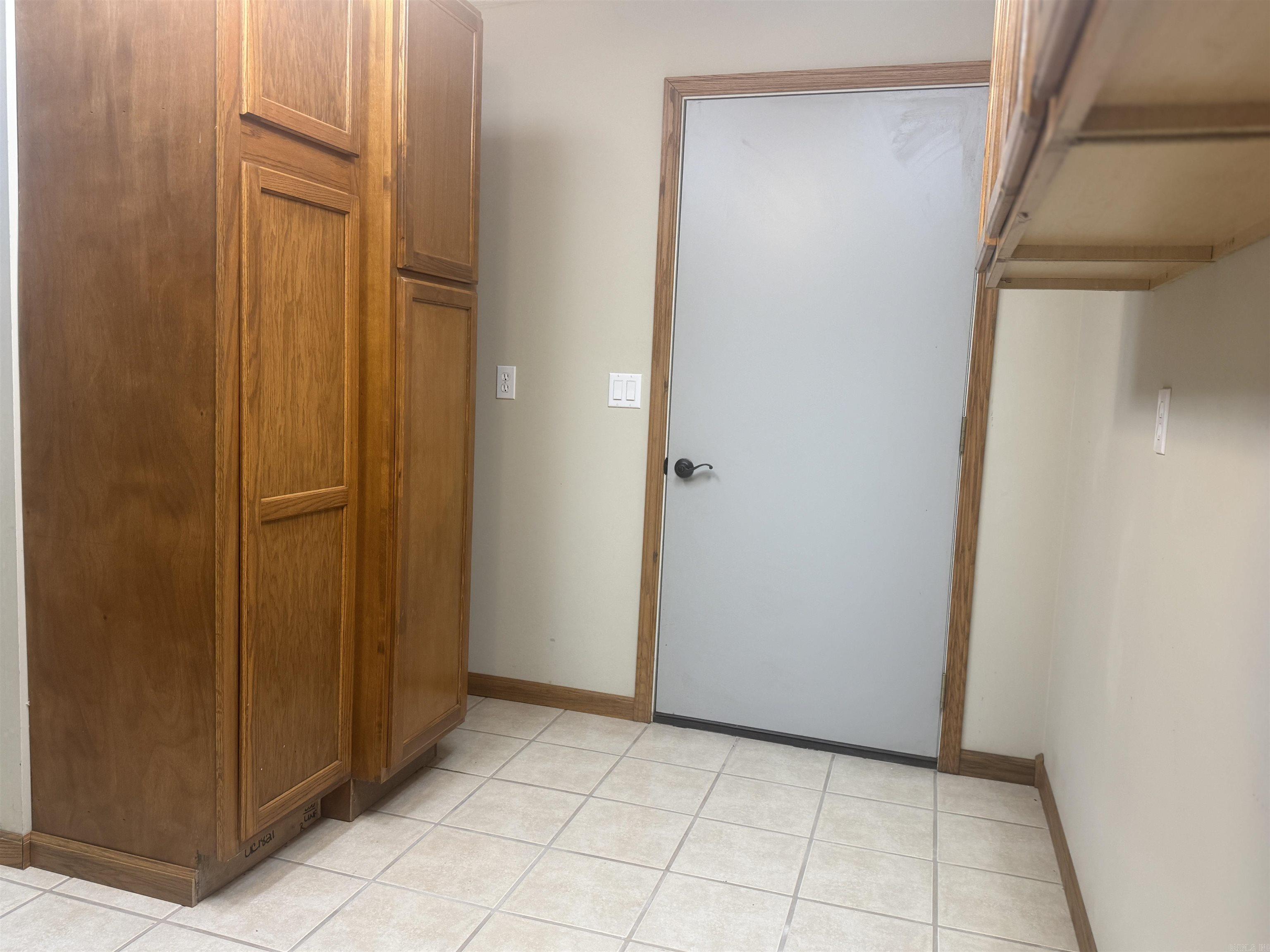 86 Center Circle Property Photo 22