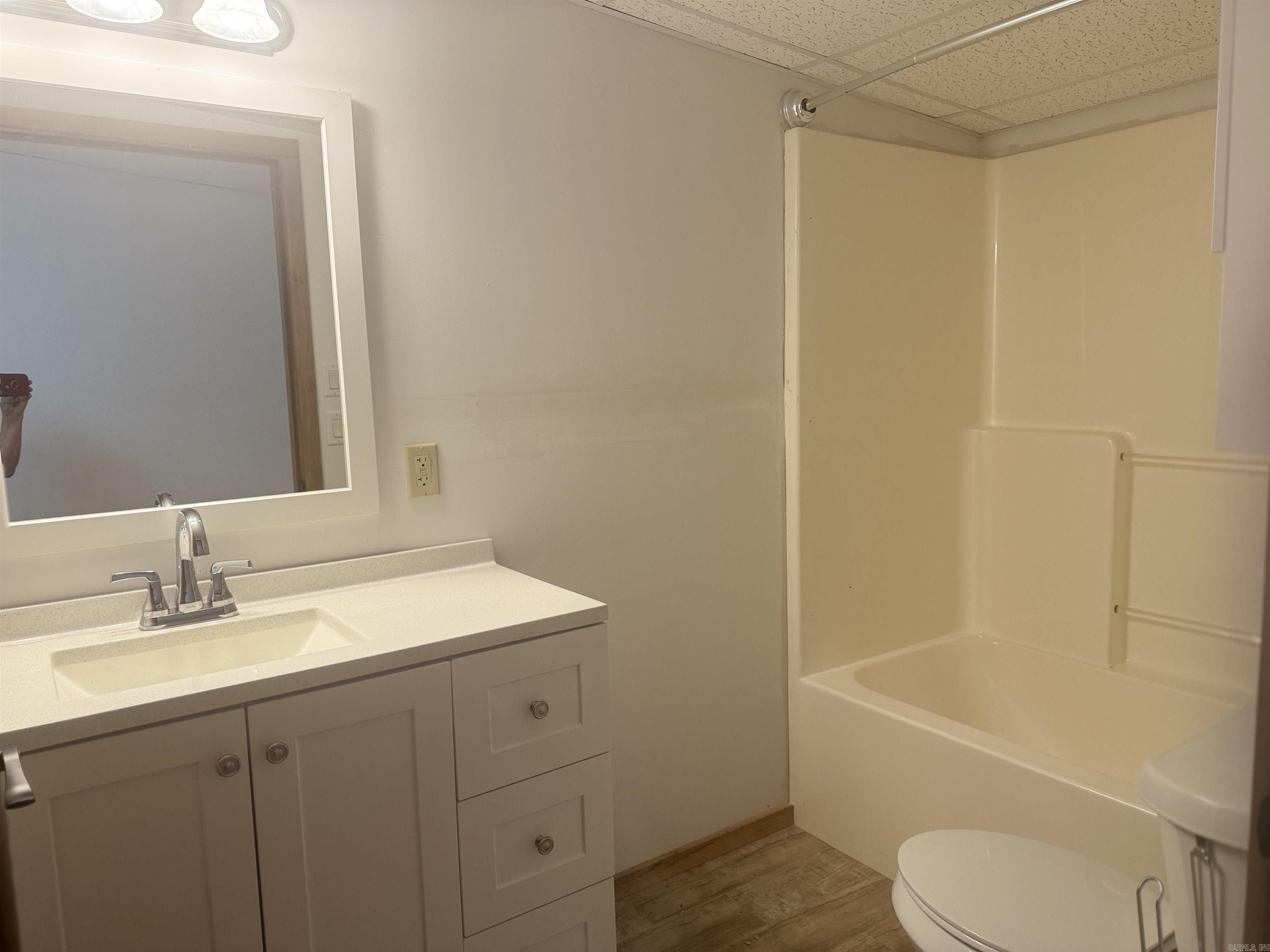 86 Center Circle Property Photo 32