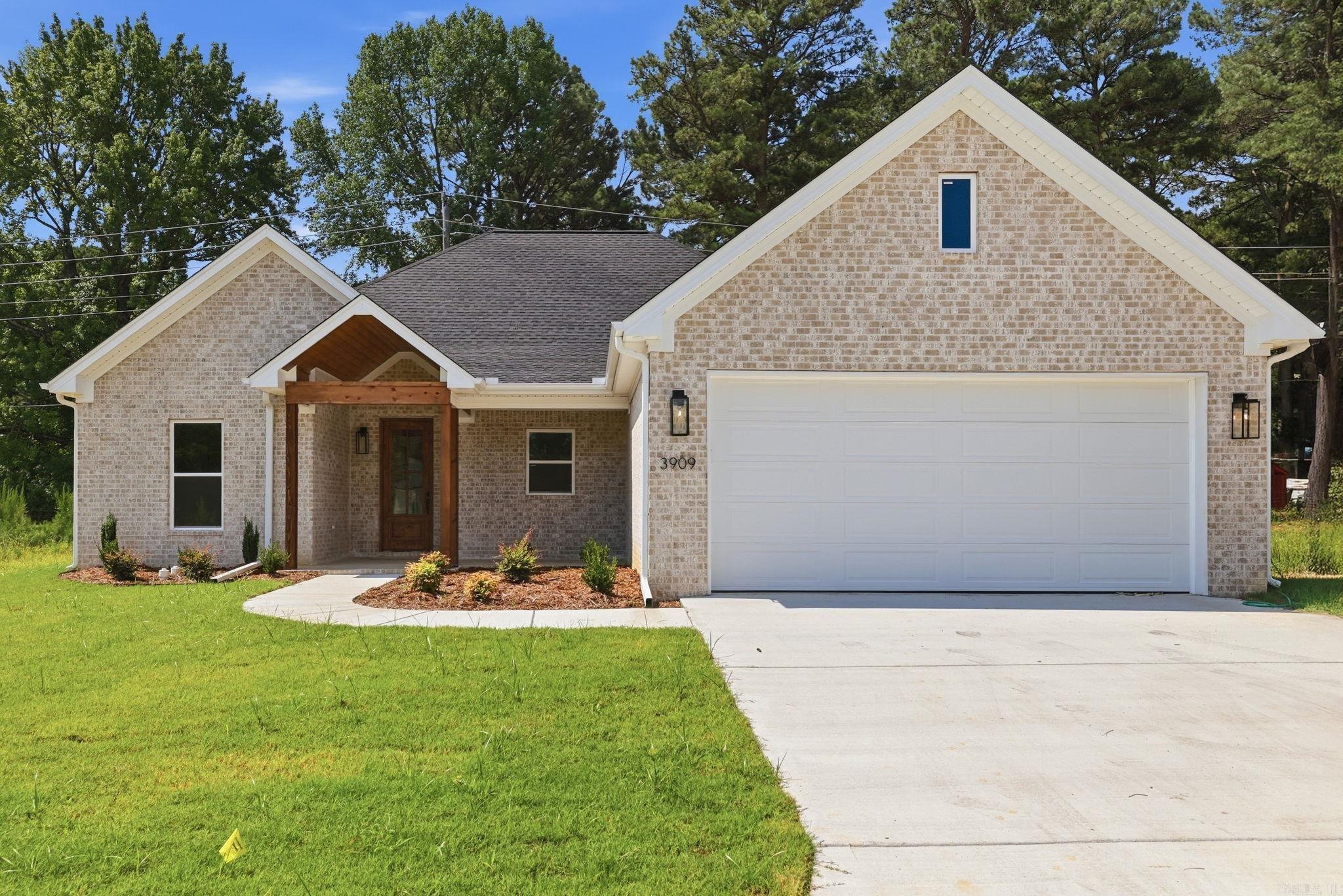 3909 Spencer Crossing Drive Property Photo 1