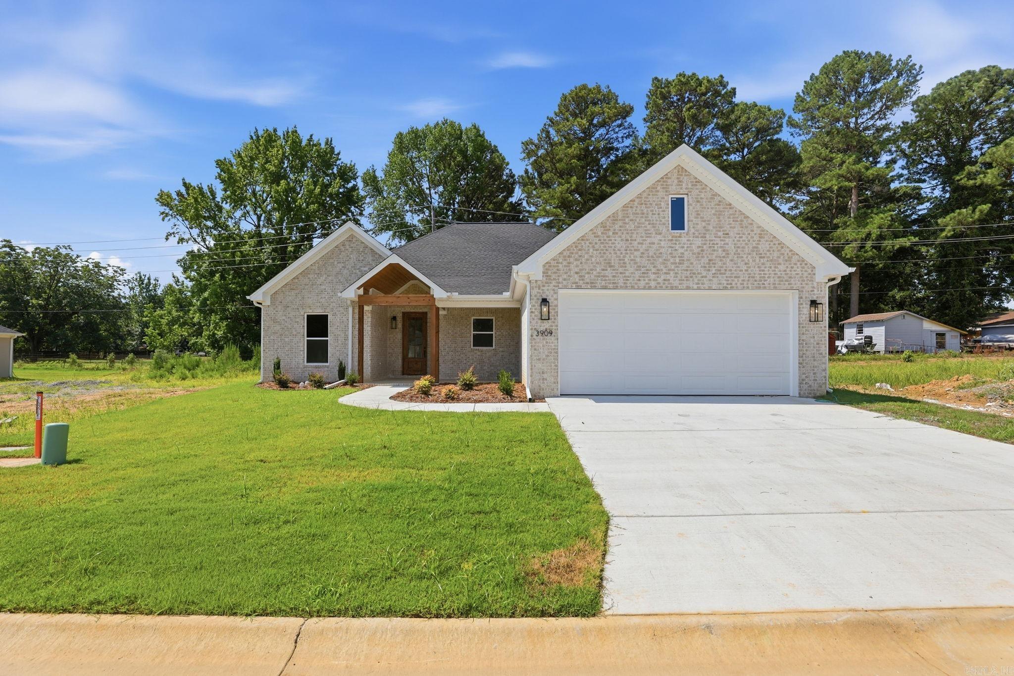 3909 Spencer Crossing Drive Property Photo 2