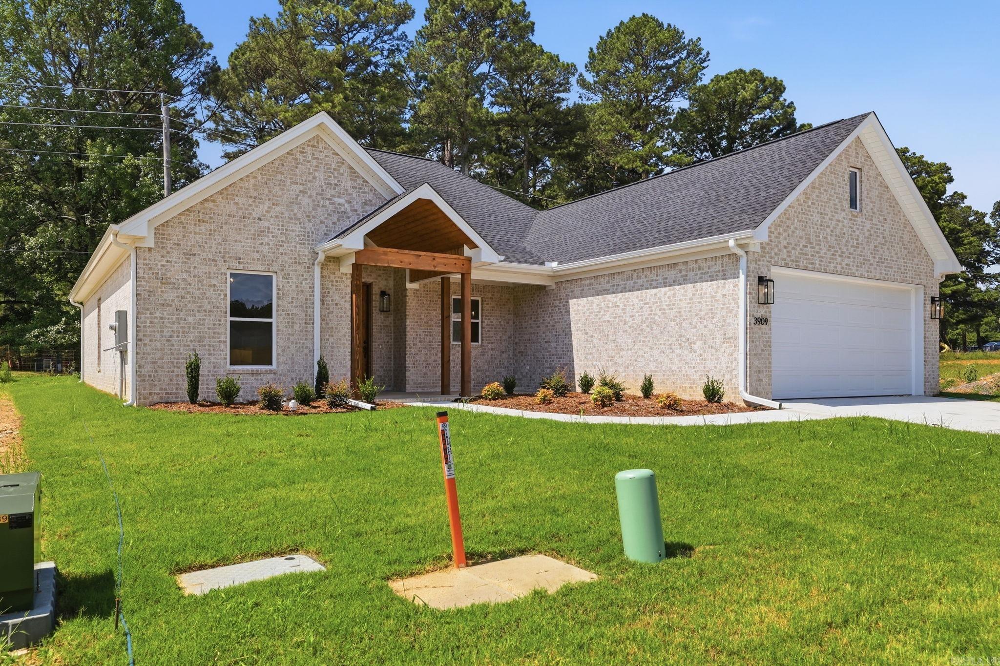 3909 Spencer Crossing Drive Property Photo 3