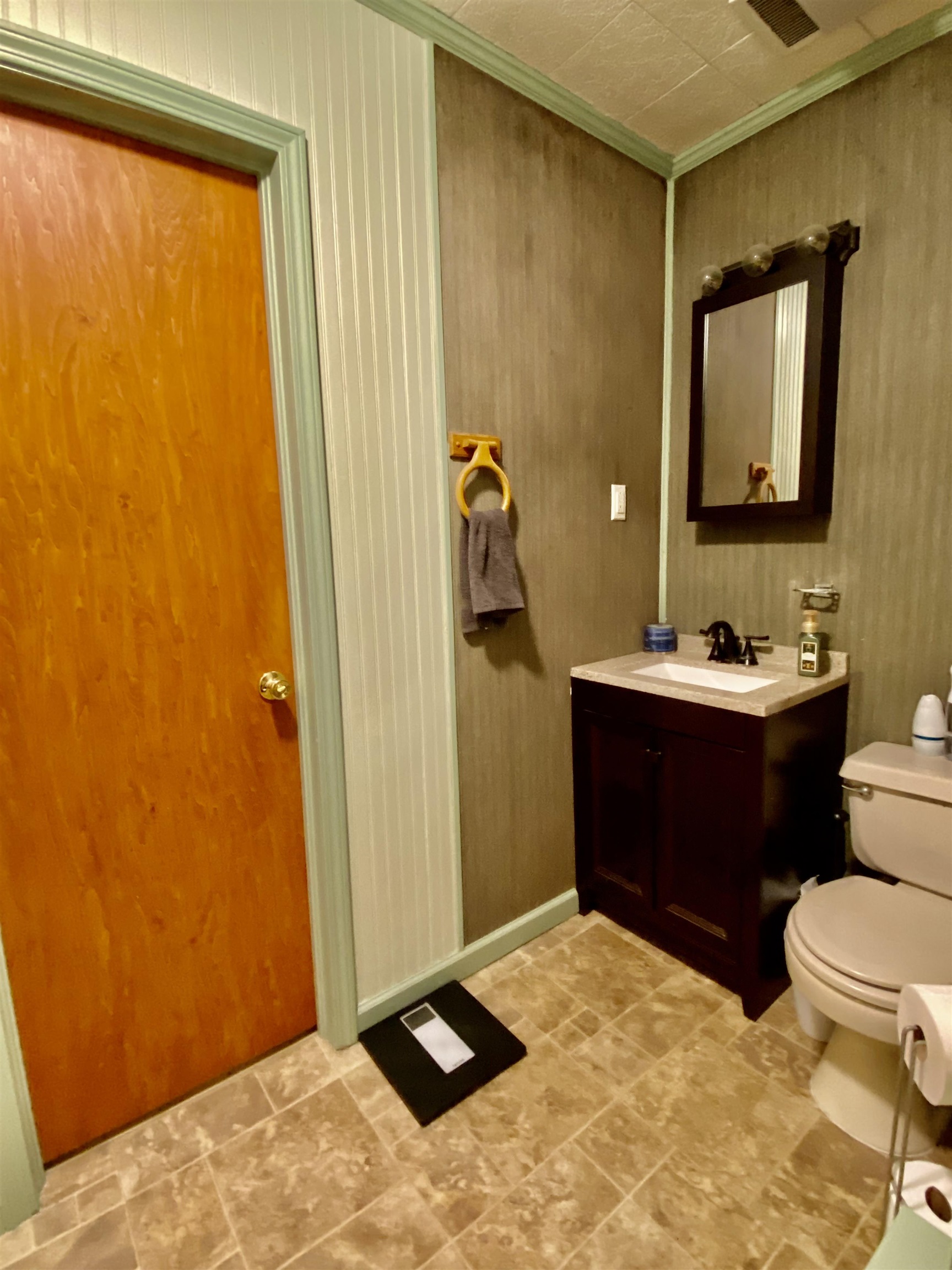 401 E Gum Property Photo 8