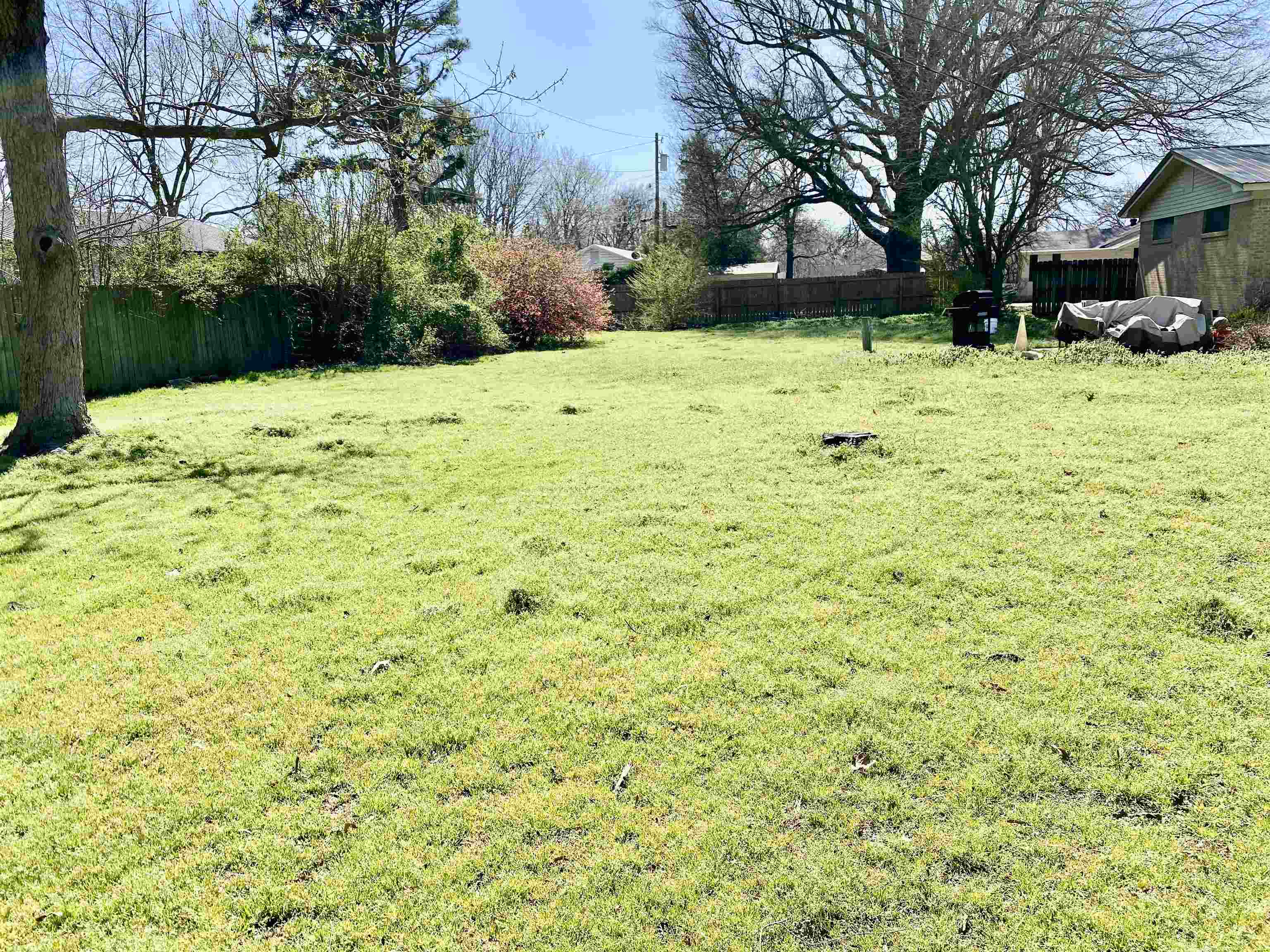 401 E Gum Property Photo 12