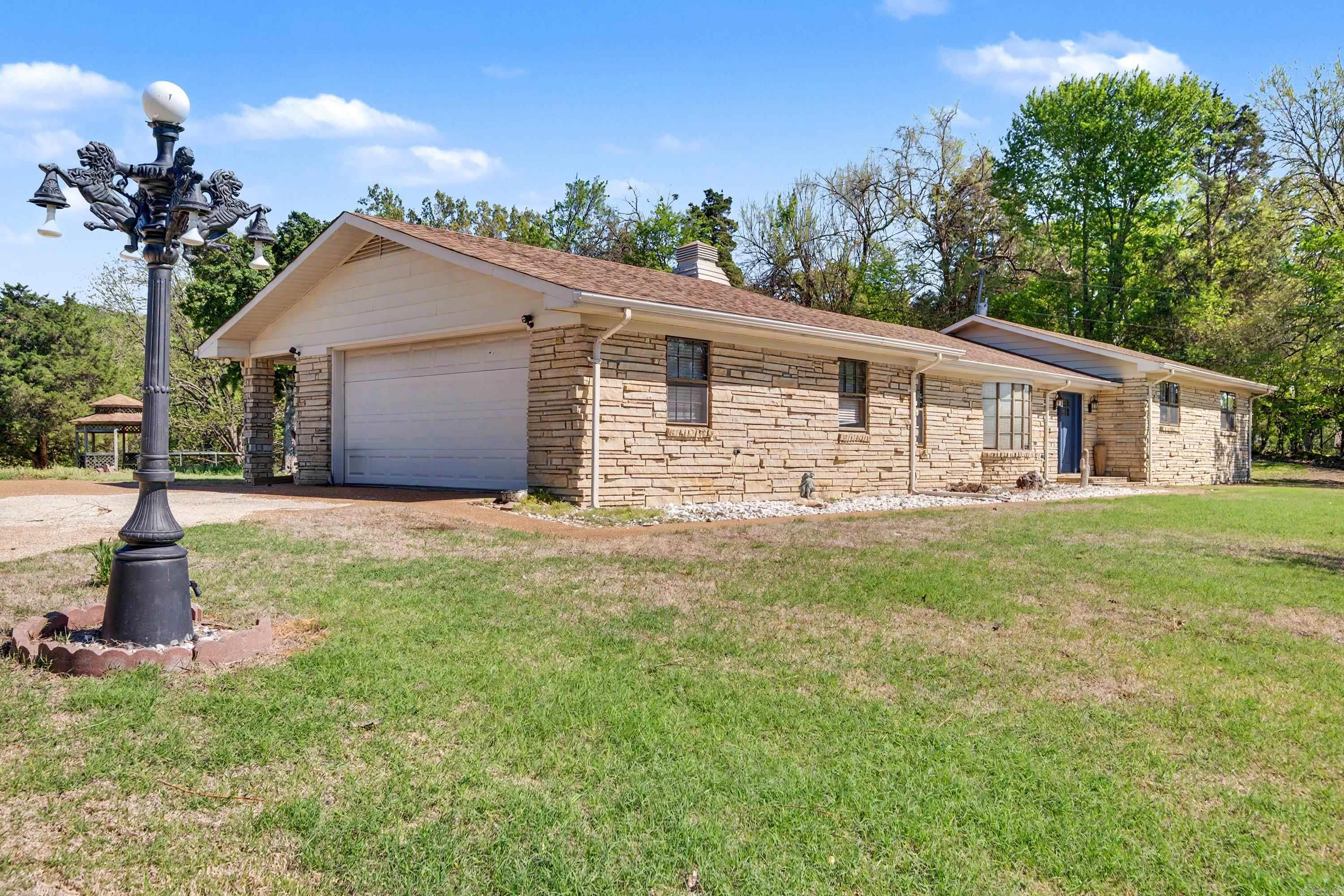 2526 Hwy 242 W Property Photo 2