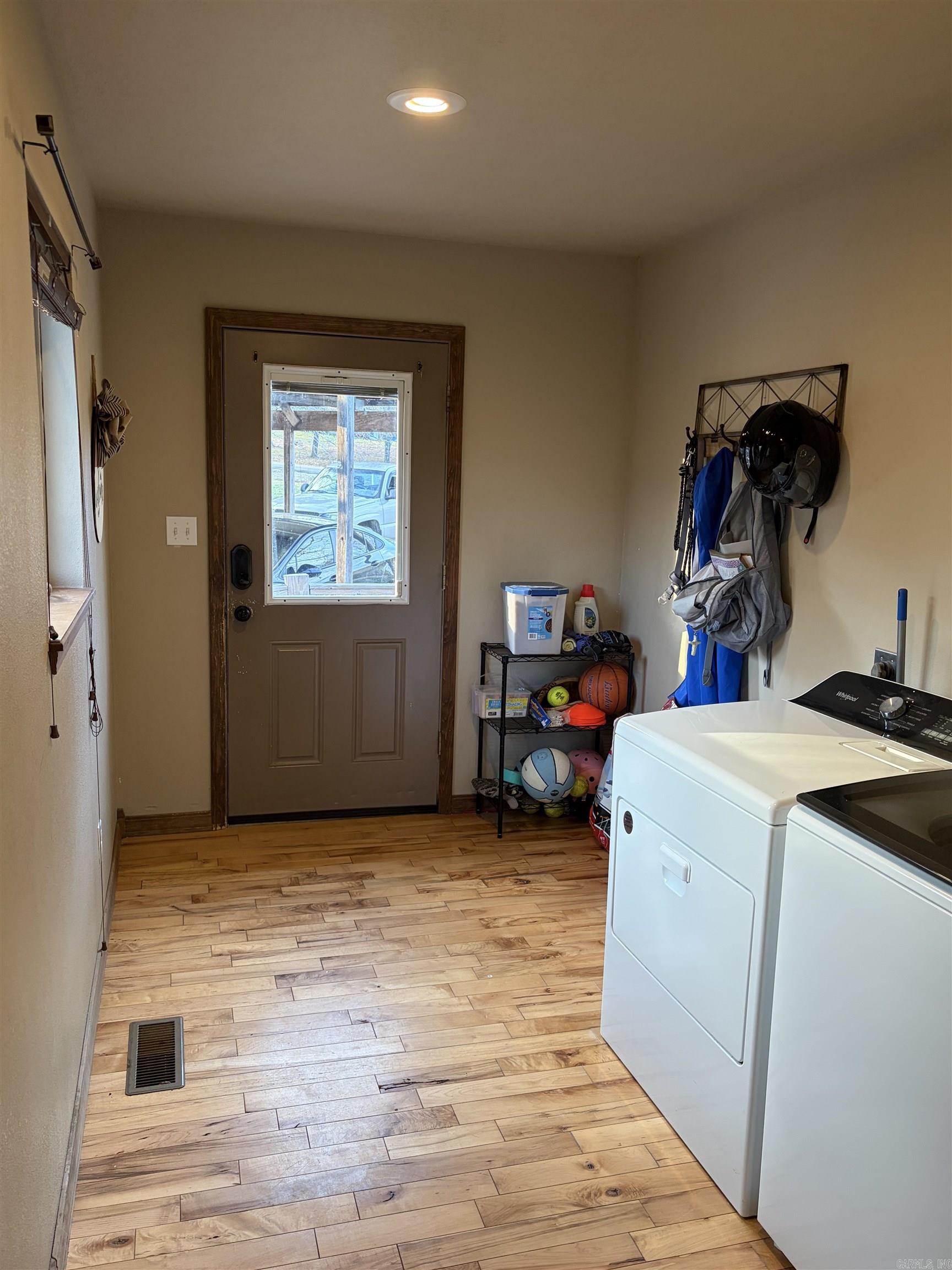 314 N Cedar St Property Photo 7