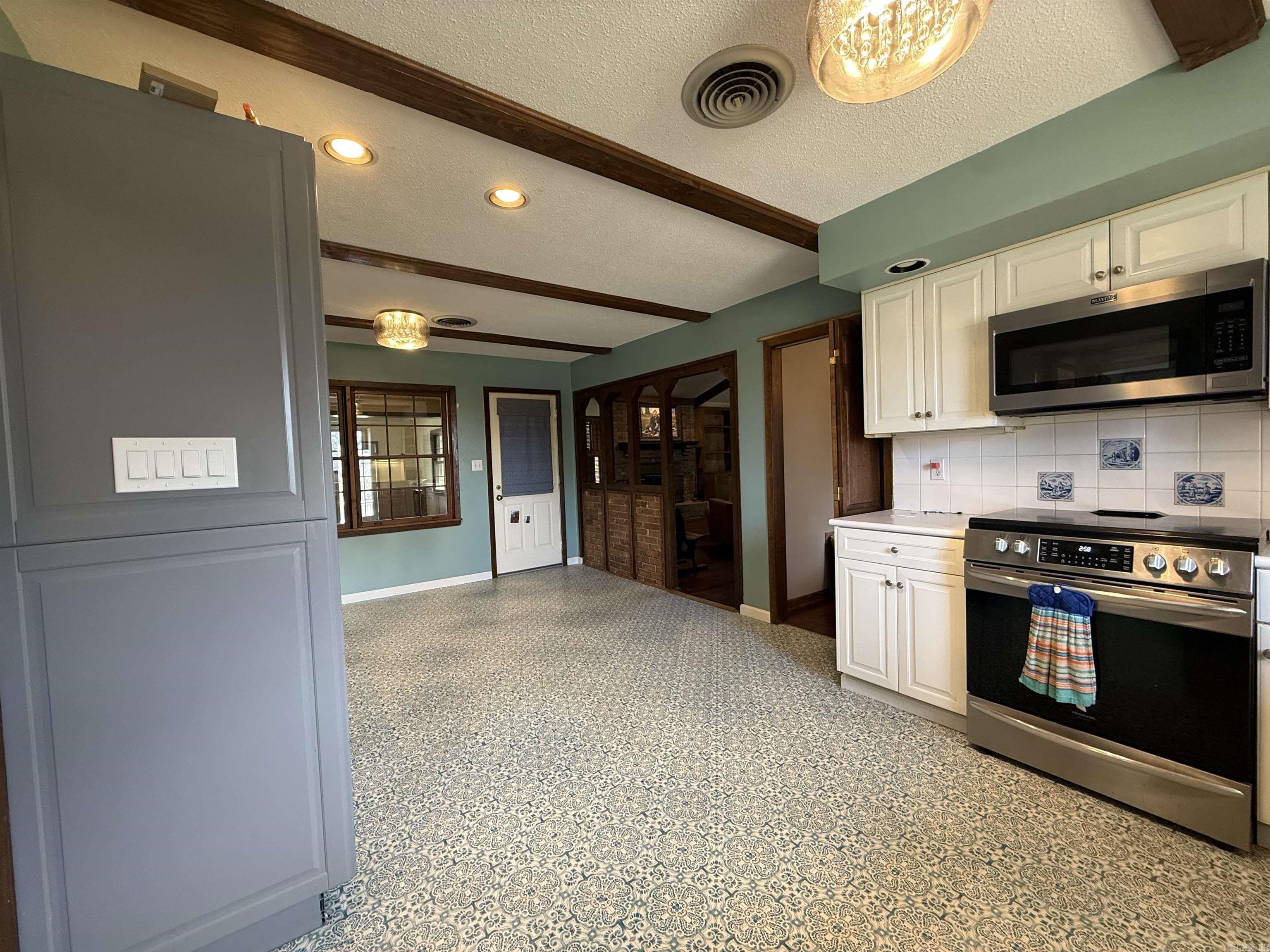4 Carroll Cv Property Photo 12