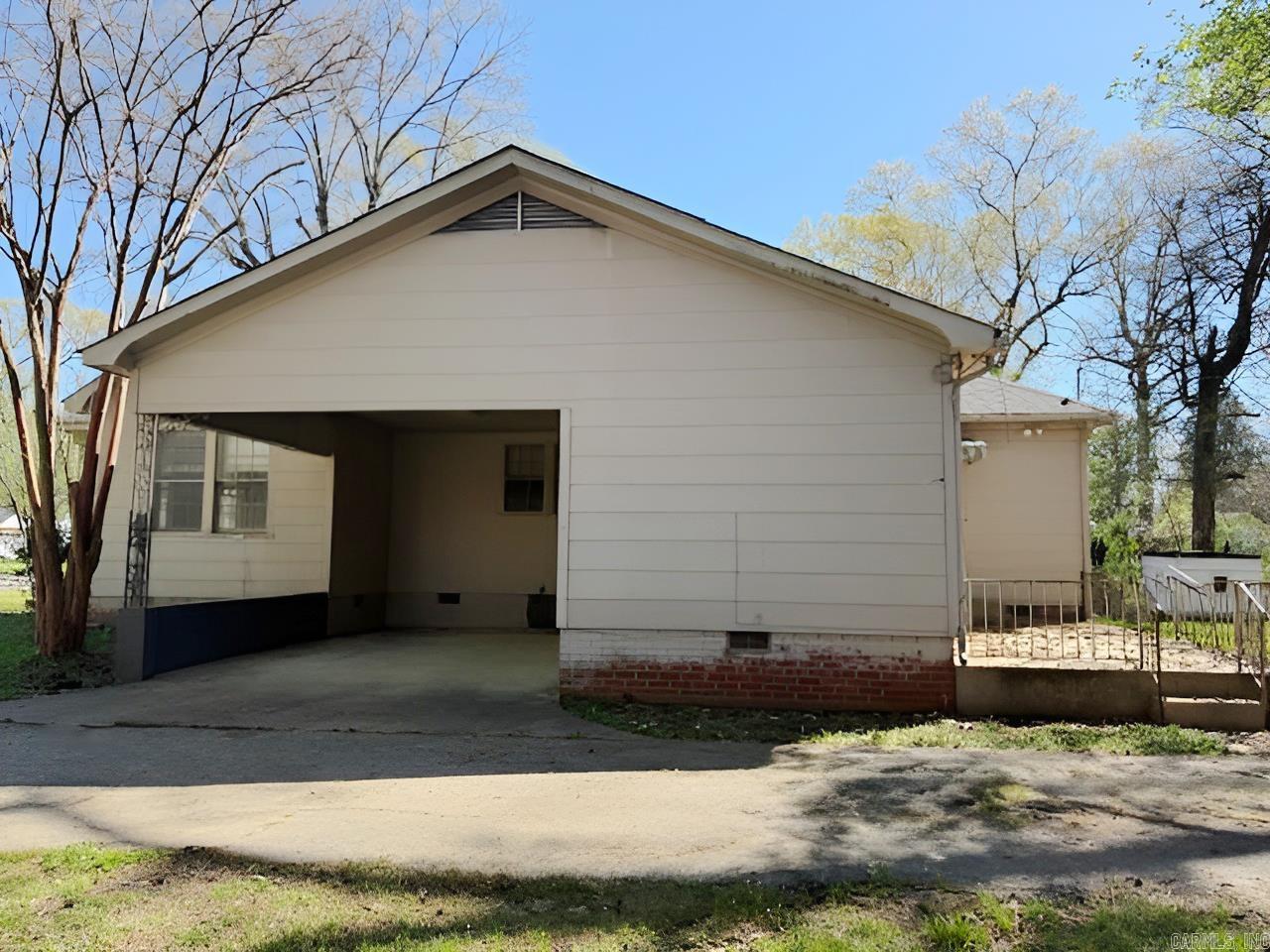 802 Elm Street Property Photo 5