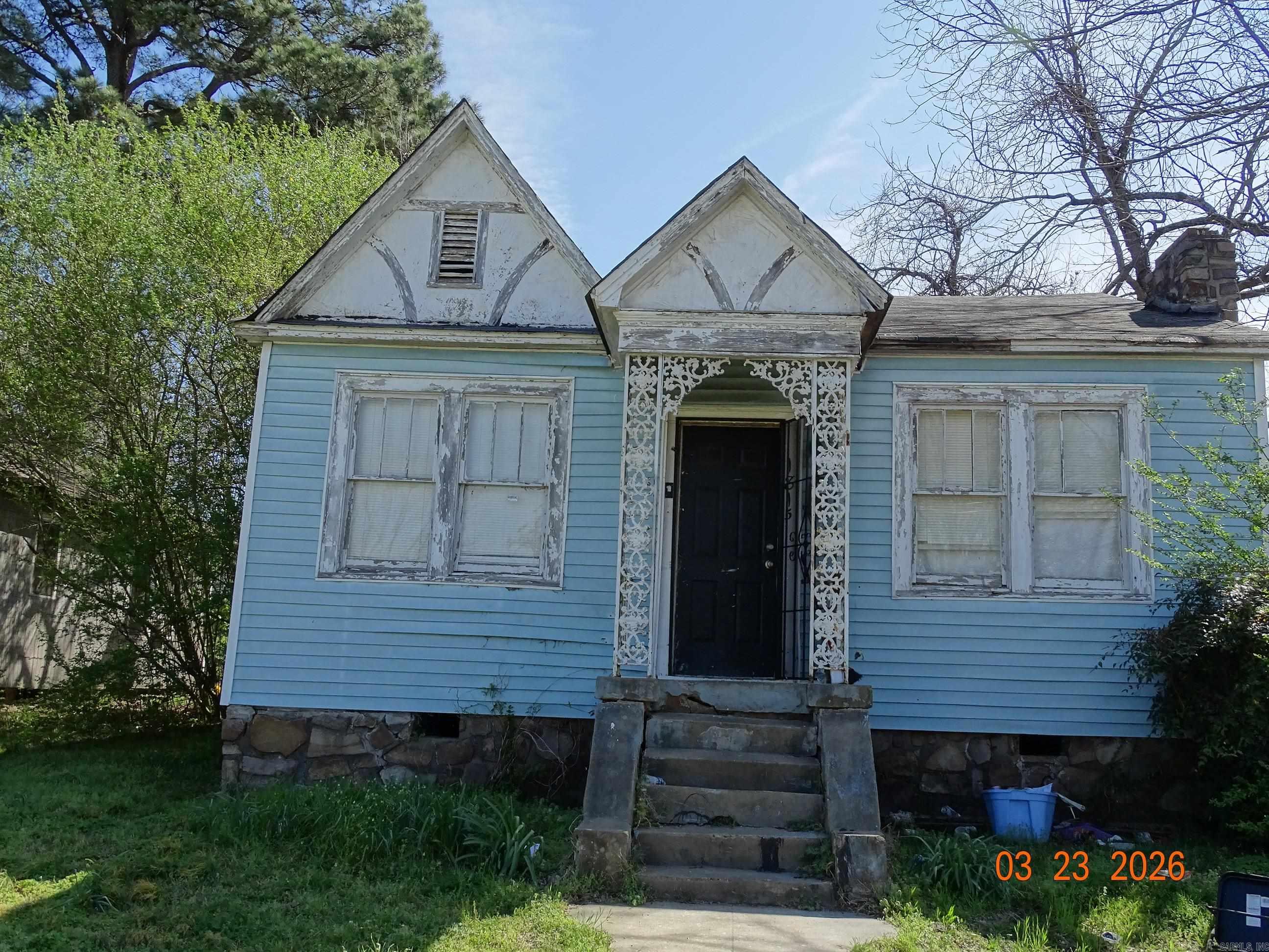 1815 Thayer Street Property Photo 1