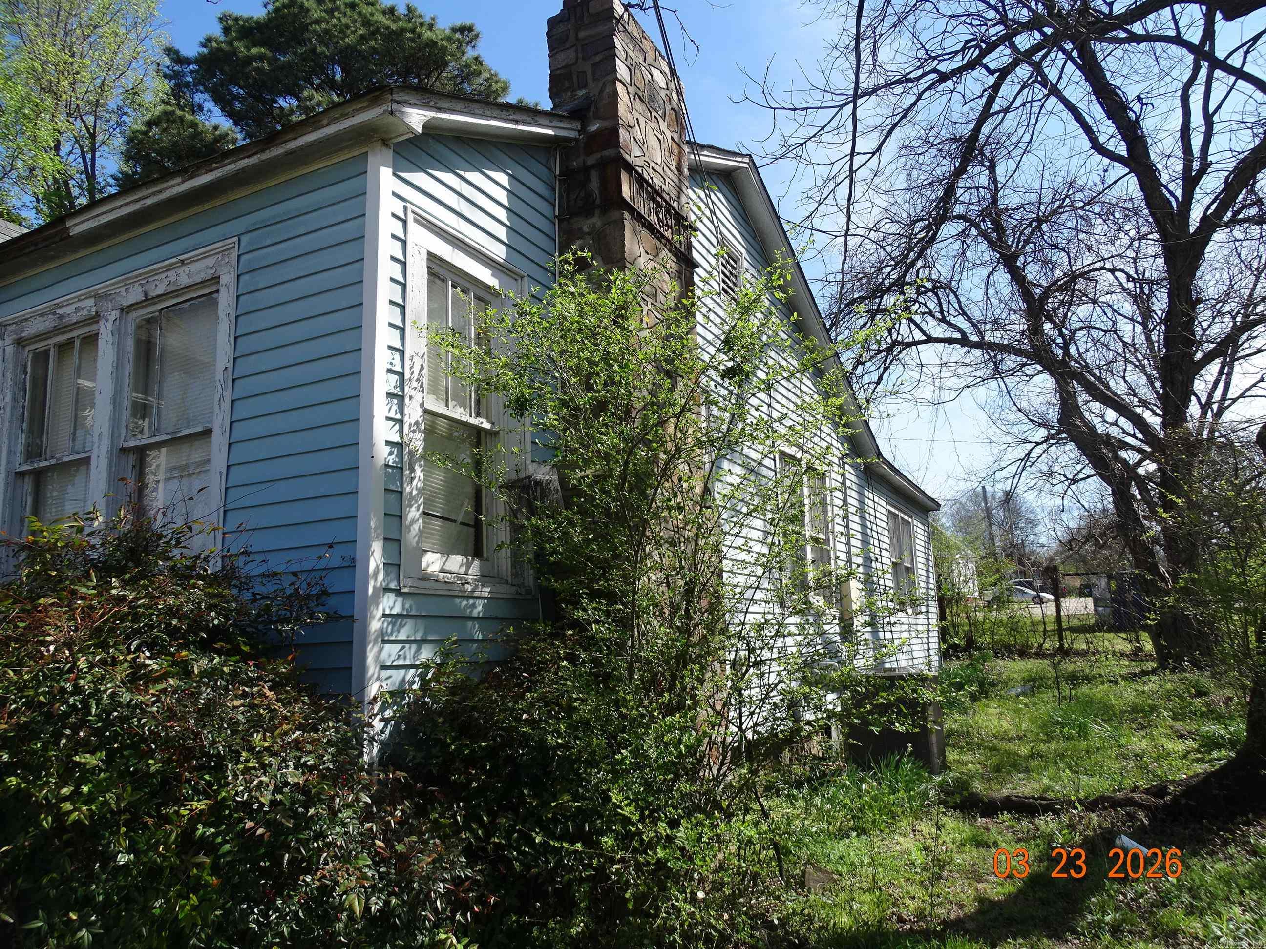1815 Thayer Street Property Photo 3