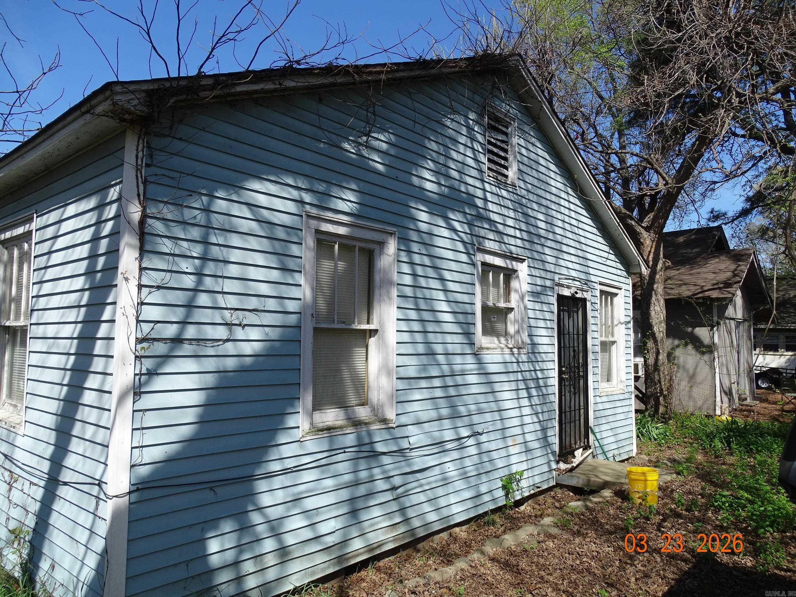 1815 Thayer Street Property Photo 4