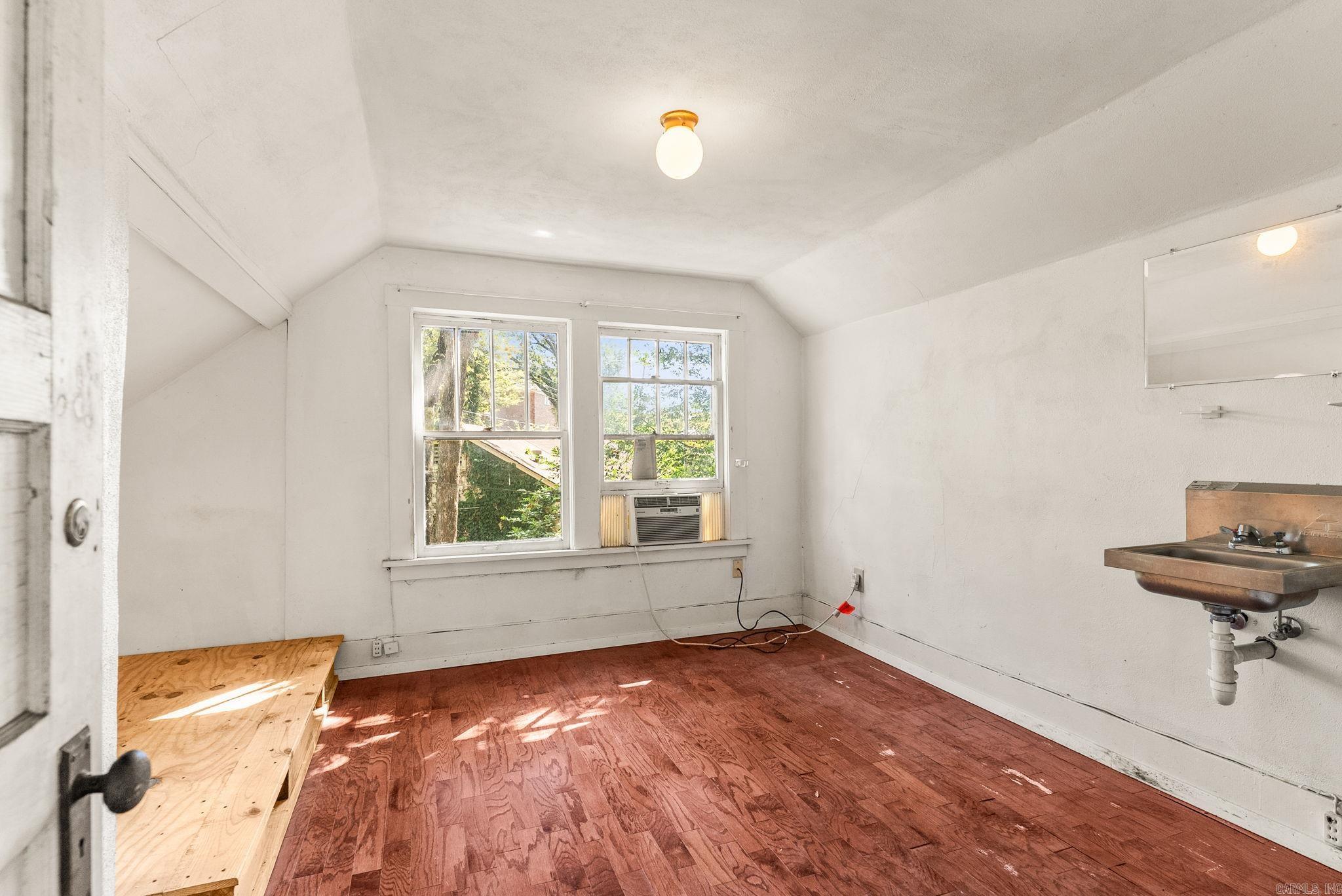 203 Midland Street Property Photo 48