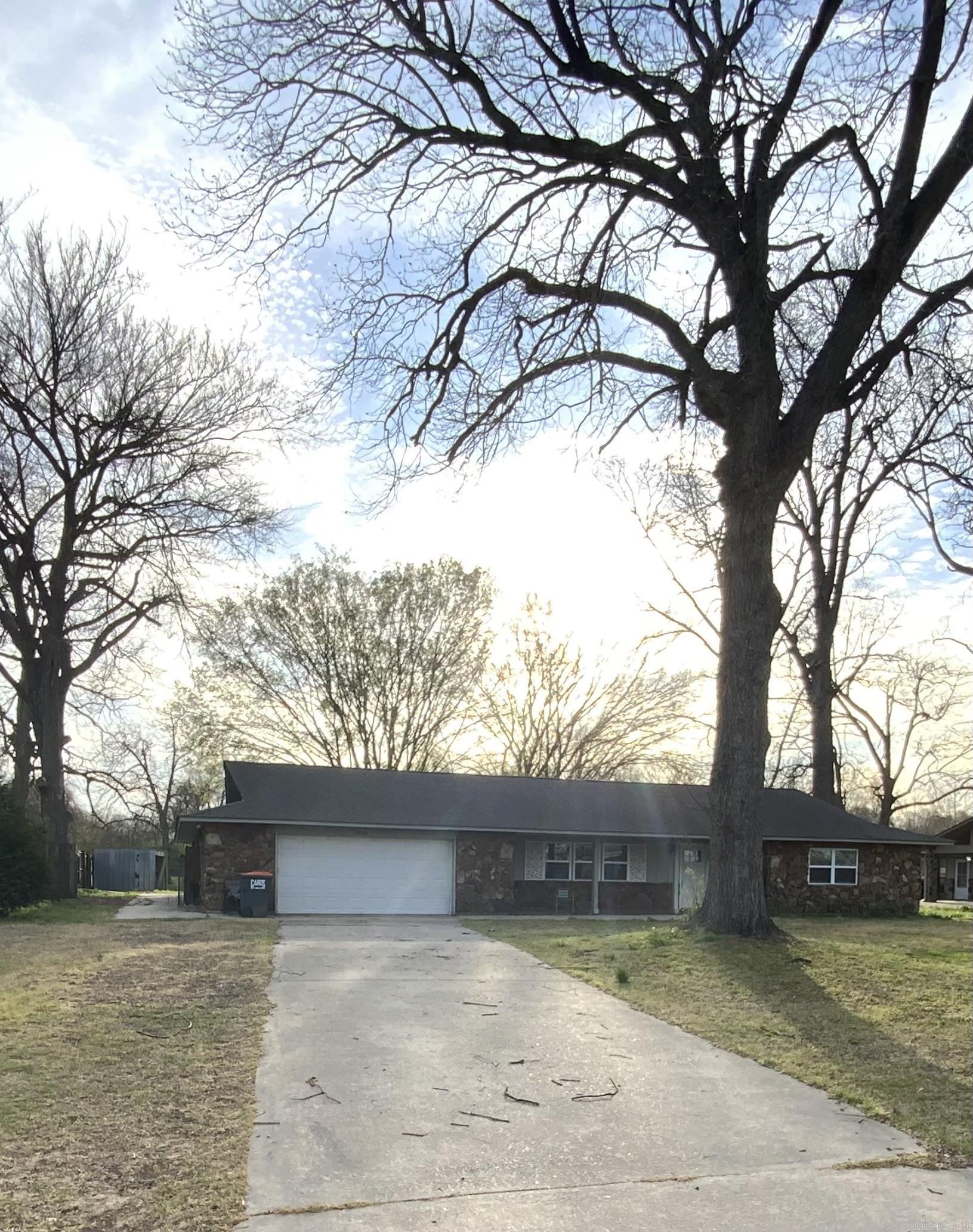 3006 Riverside Dr.