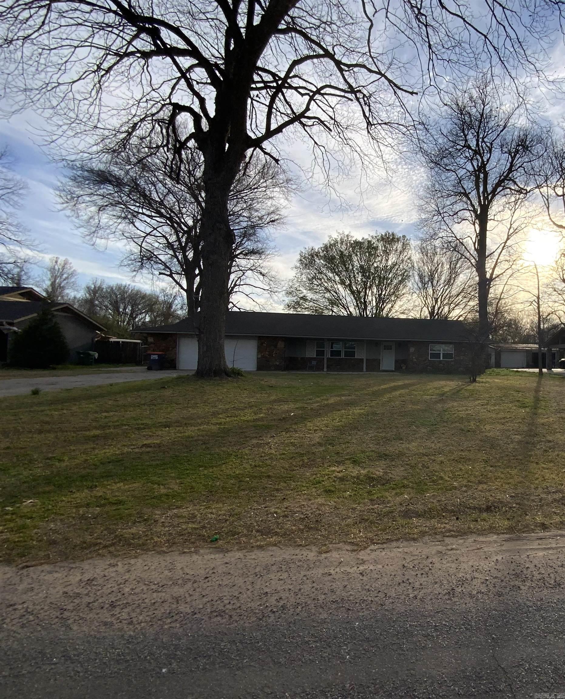 3006 Riverside Dr. Property Photo 2