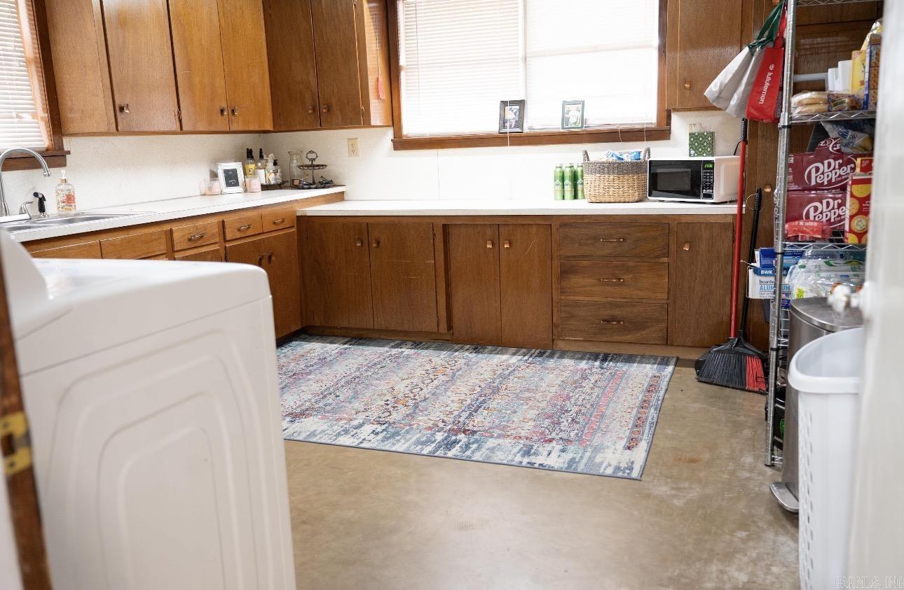 1004 S Evans Road Property Photo 6