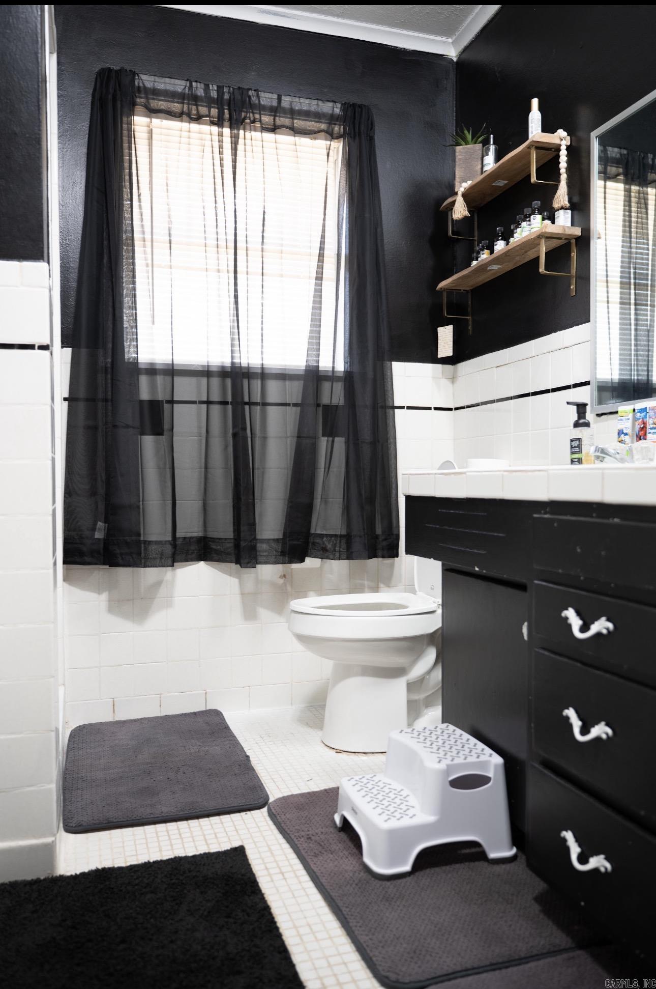 1004 S Evans Road Property Photo 9