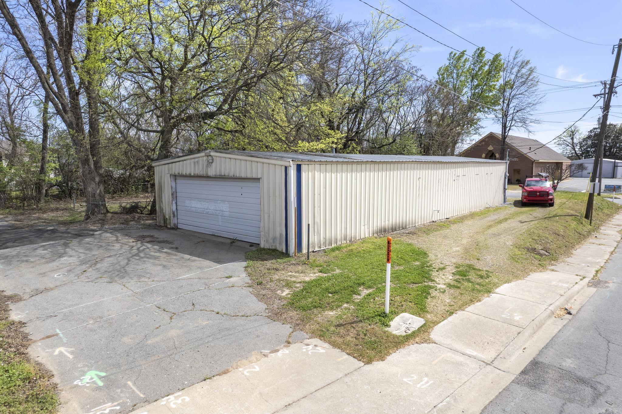 1400 E Broadway Street Property Photo 23