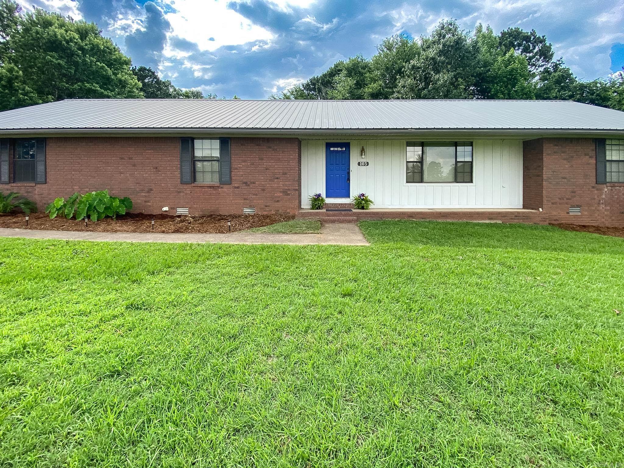 103 Twin Oaks Drive Property Photo 2